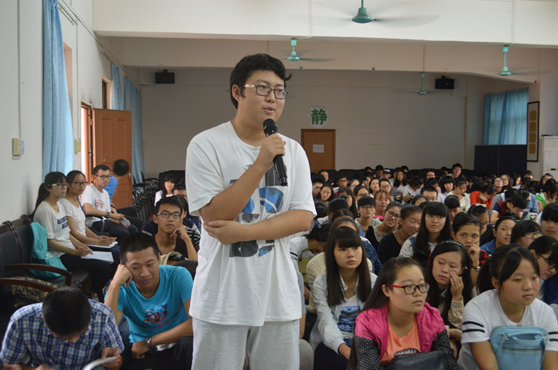 传授学习方法，畅享数学魅力――记数学与统计学院“谈谈数学学习”讲座