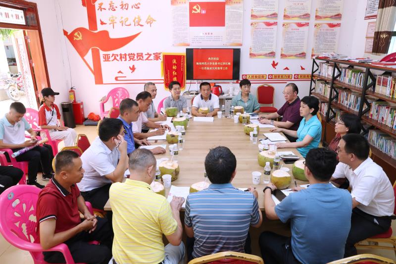 李红梅强调：牢记习近平总书记嘱托，强化责任感和使命感，坚决打赢扶贫攻坚战