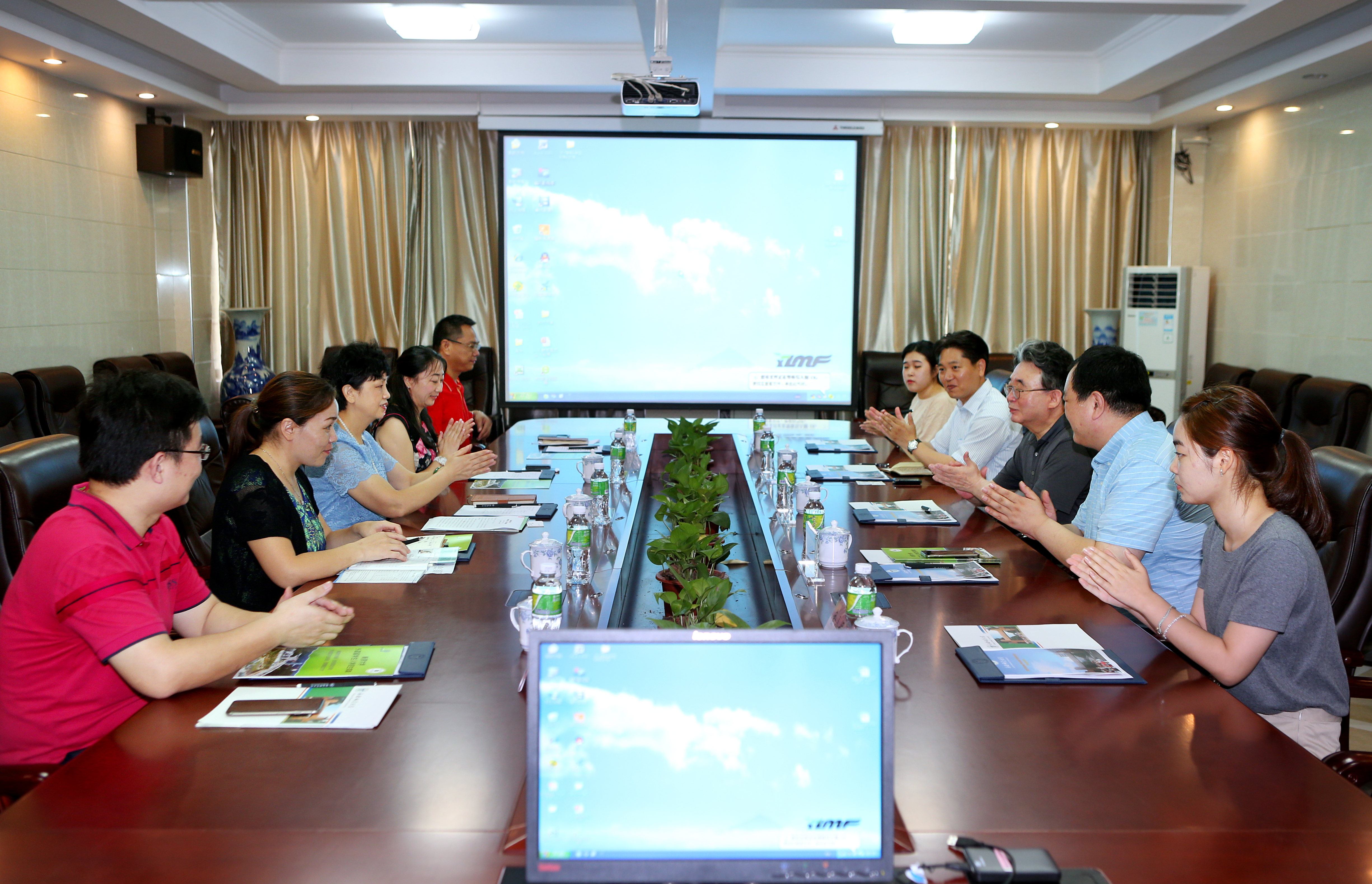 韩国新罗大学朴泰学校长一行访问我校