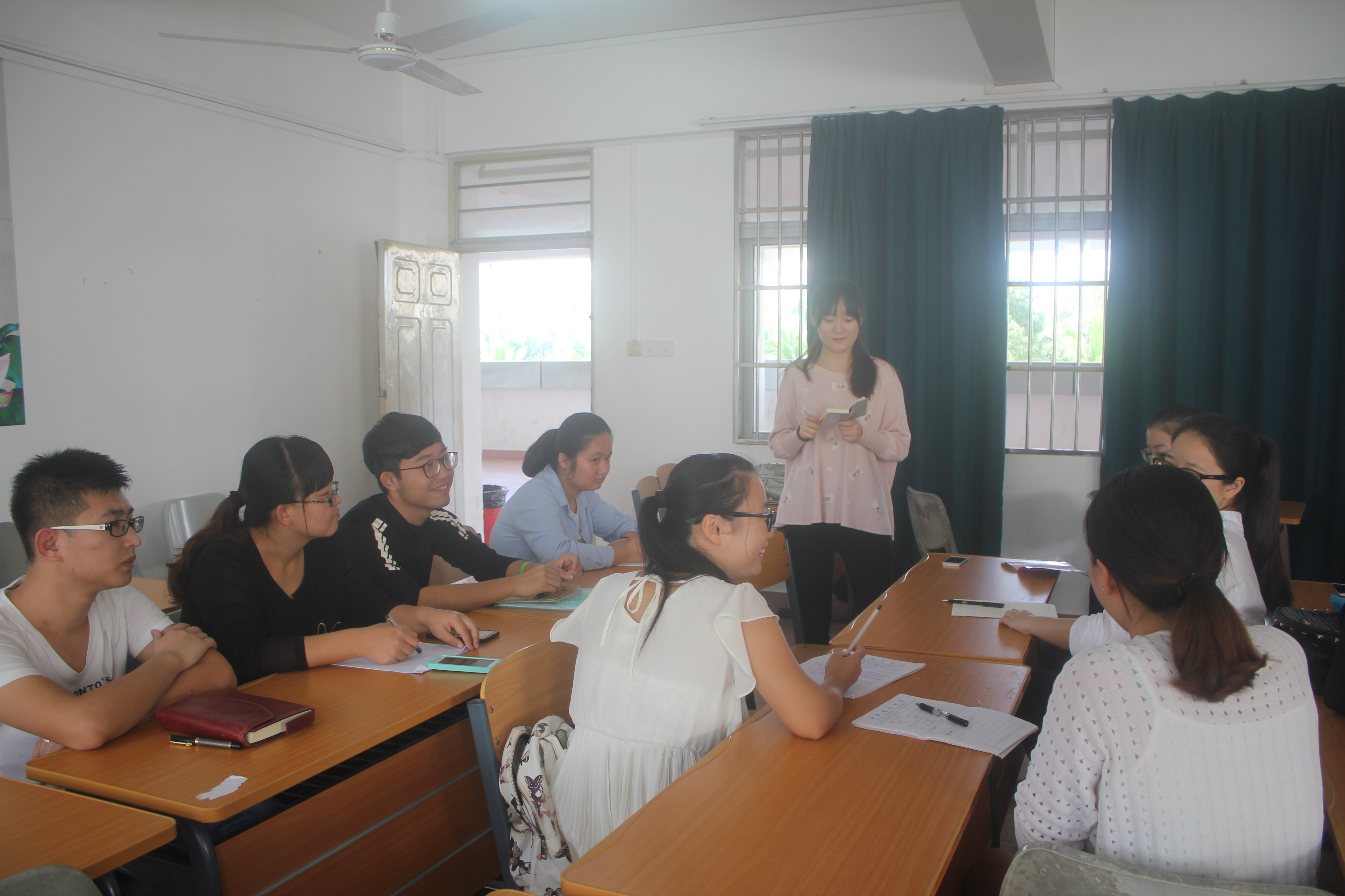 党章党纪照我心，文明双创看我行――记初等教育学院学生第二党支部民主生活会