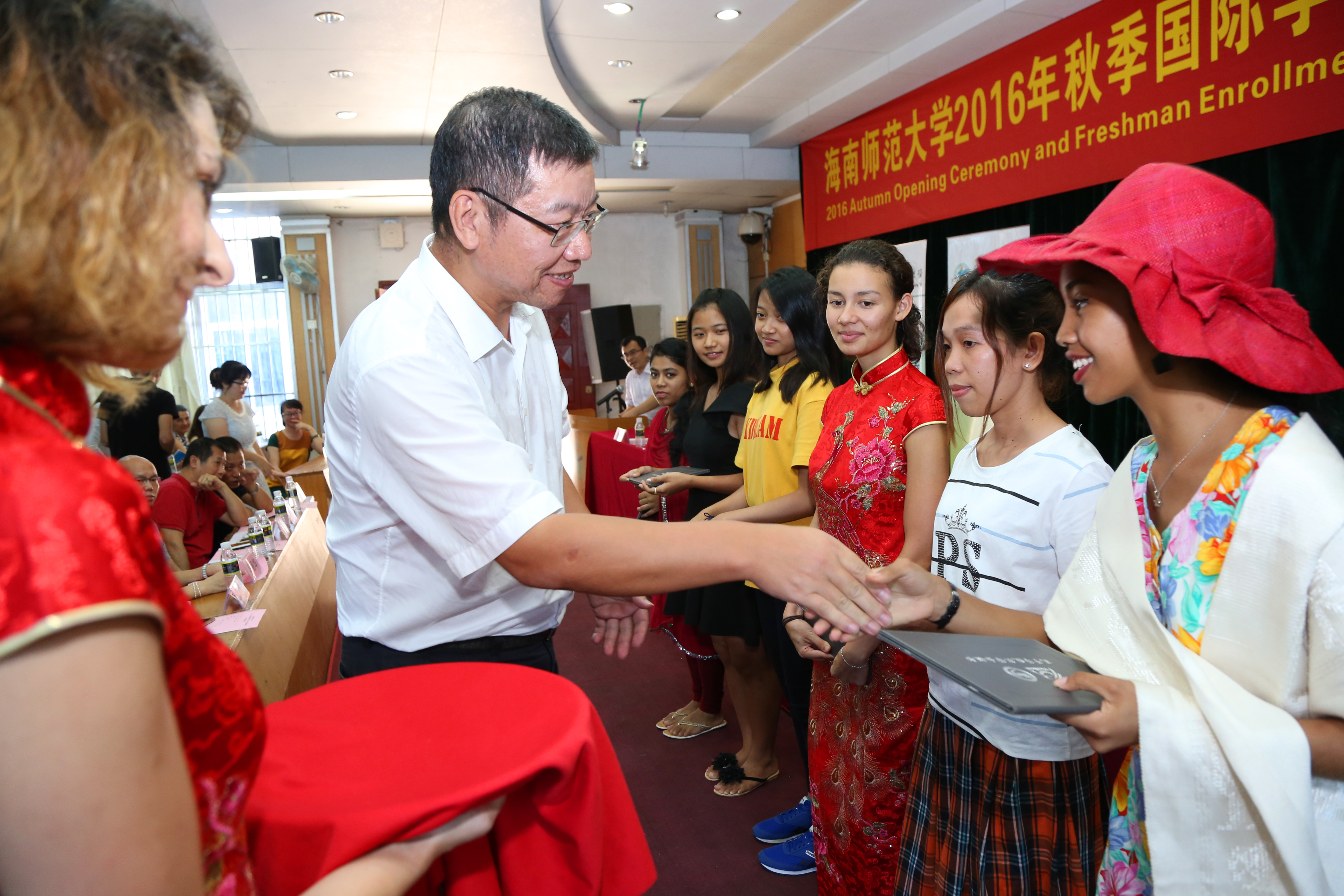 我校举行2016年秋季国际学生开学典礼 200多名国际学生入学