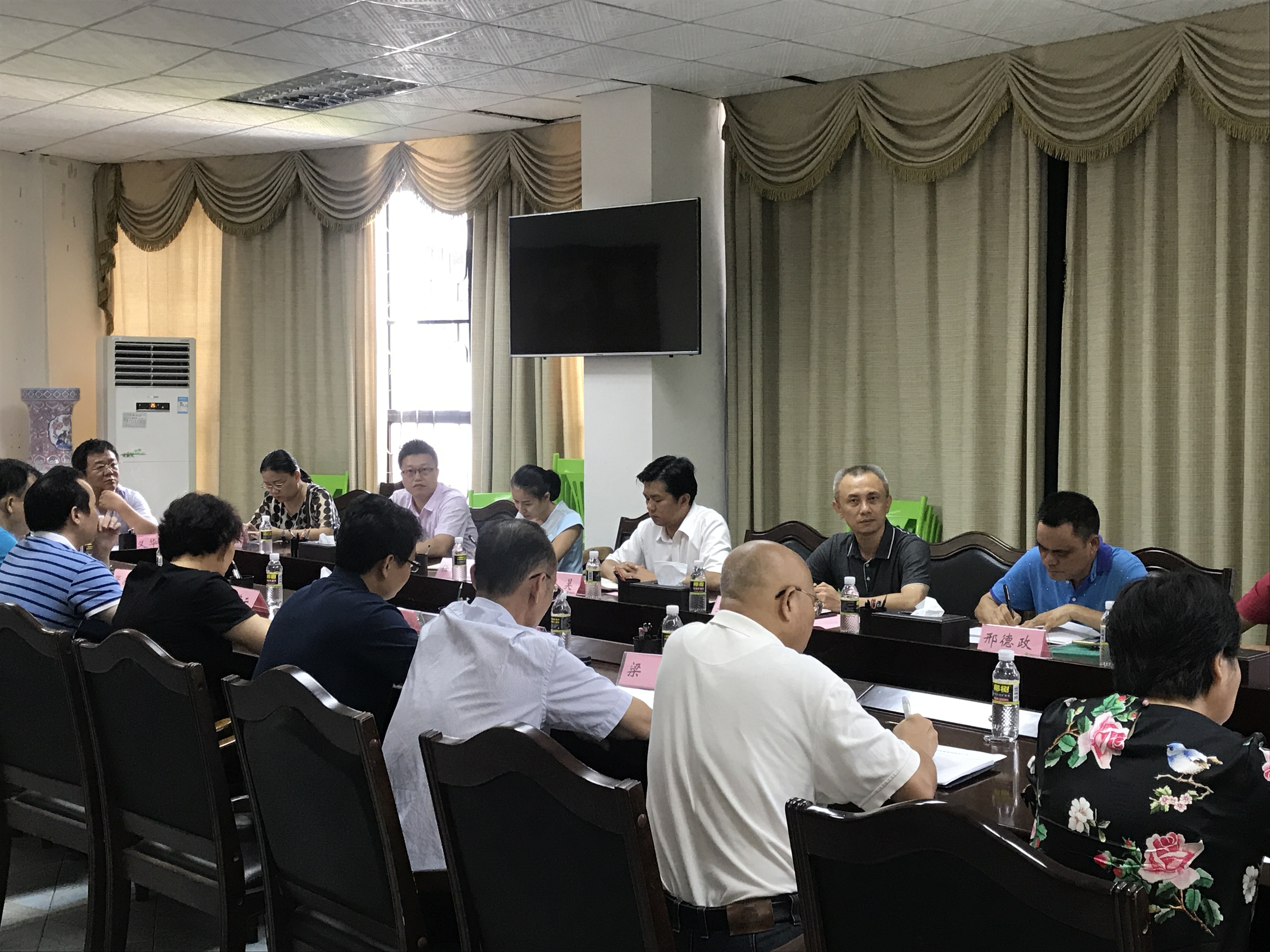 我校与儋州市教育局就共建中小学课程建设进行座谈