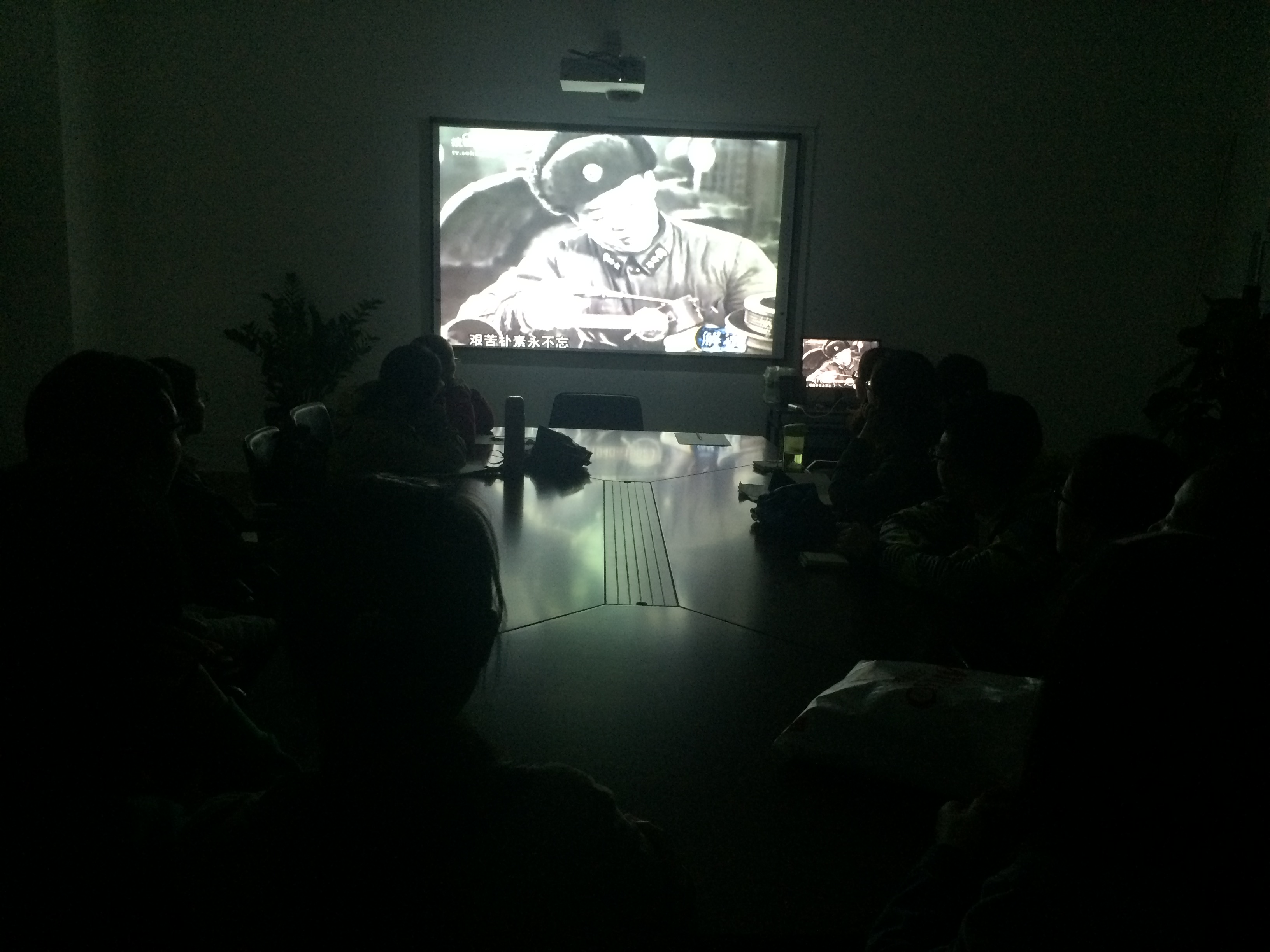 记旅游学院学生党支部学习“雷锋精神”活动