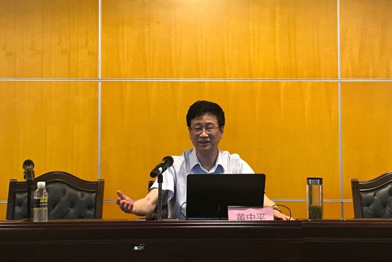 《求是》杂志副总编辑黄中平到我校讲学