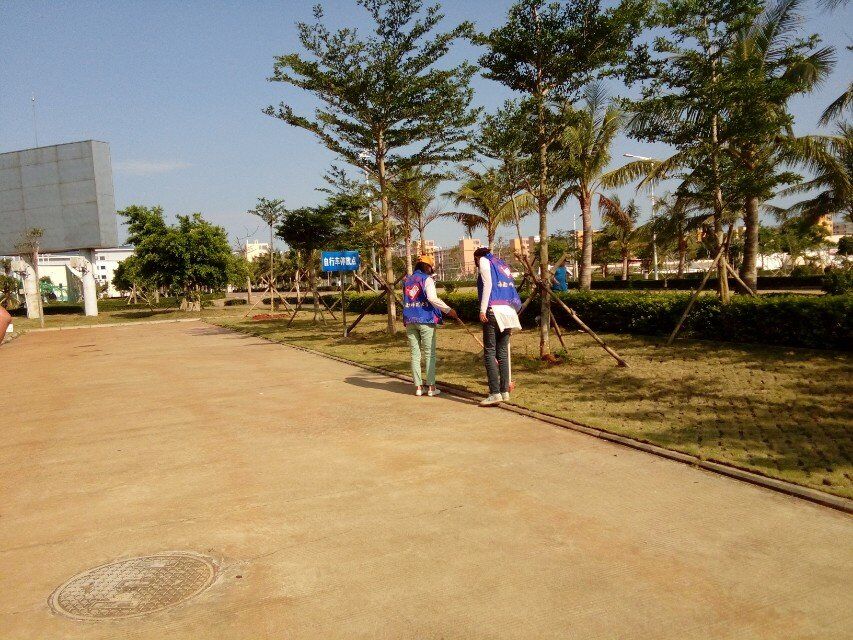 净化校园，美丽心灵――记化学与化工学院清扫活动