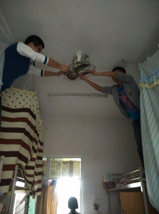 净化校园，美丽心灵――记化学与化工学院清扫活动