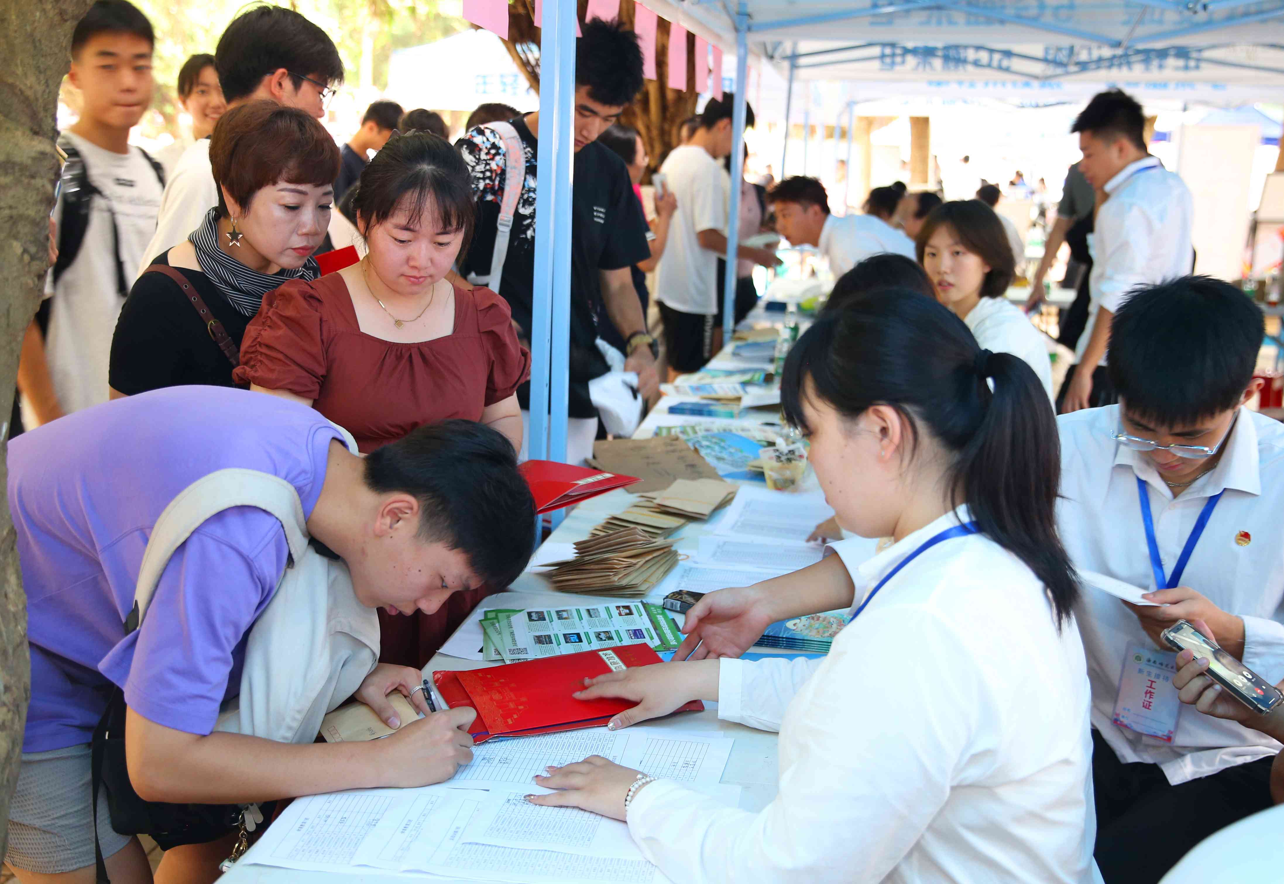 南海风起，扬帆起航――五千余名2023级新生来校报到