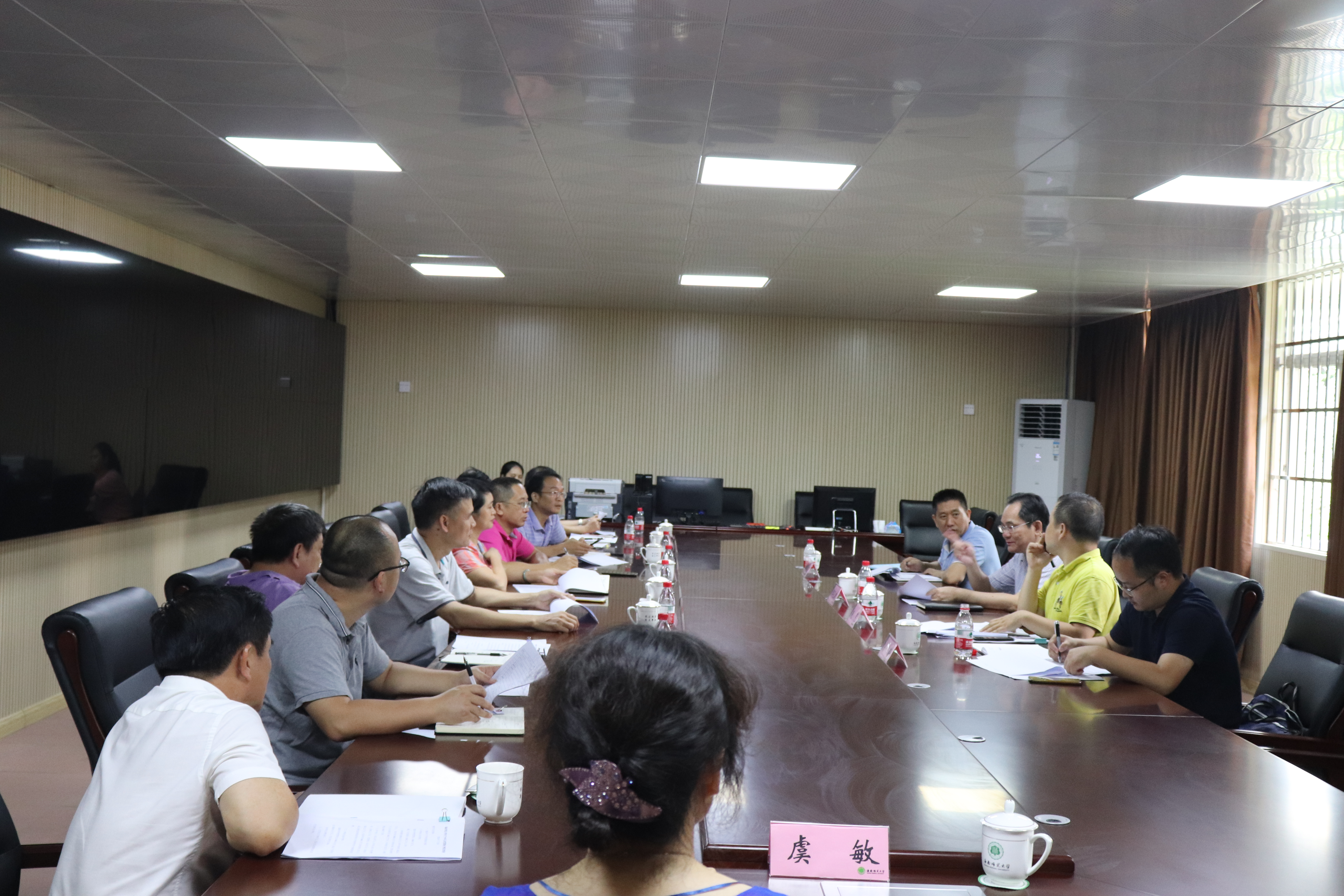 教育厅副厅长邢孔政一行带队到我校督查交流