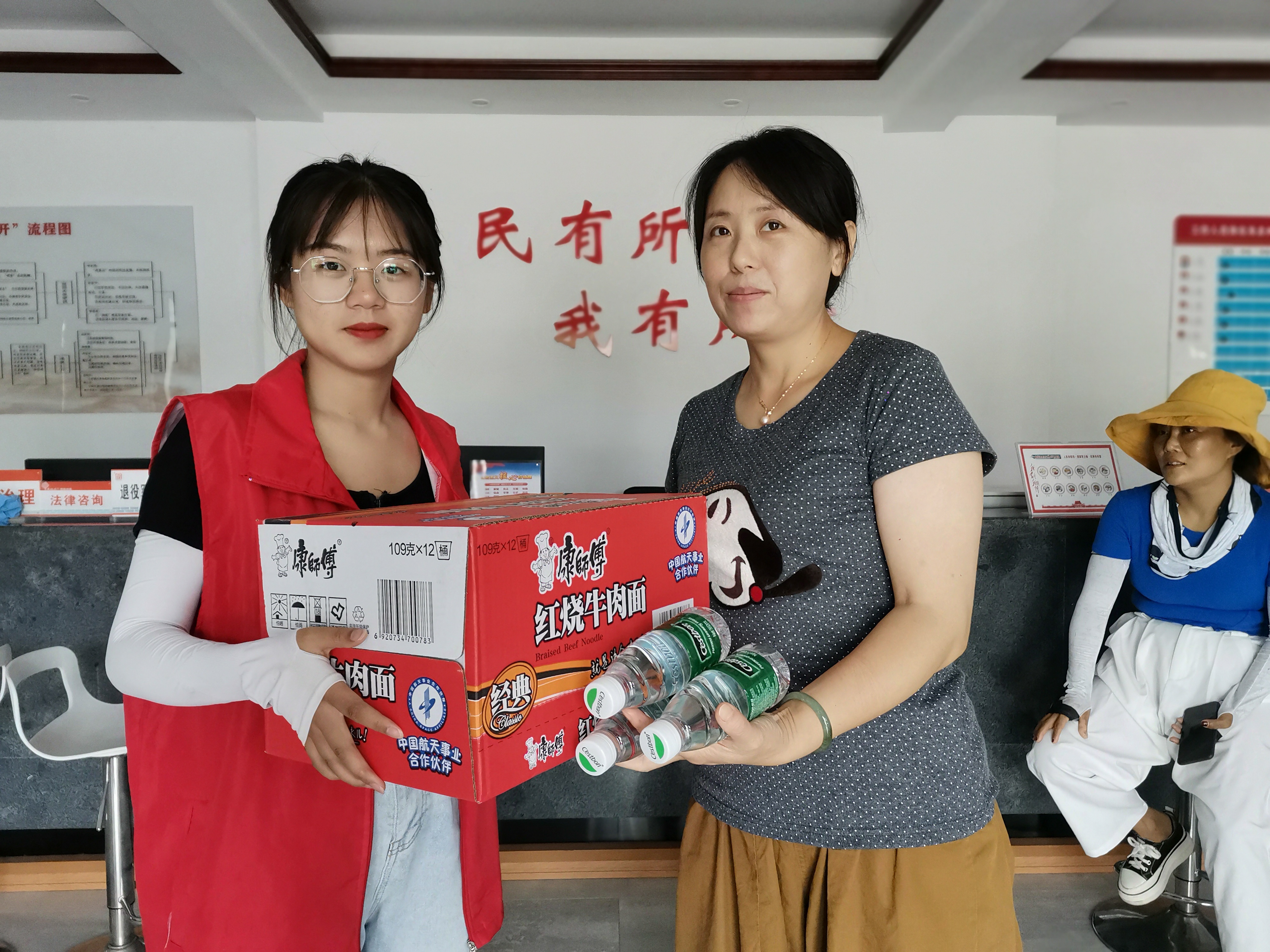 我校大学生积极参加家乡抗洪救灾志愿服务