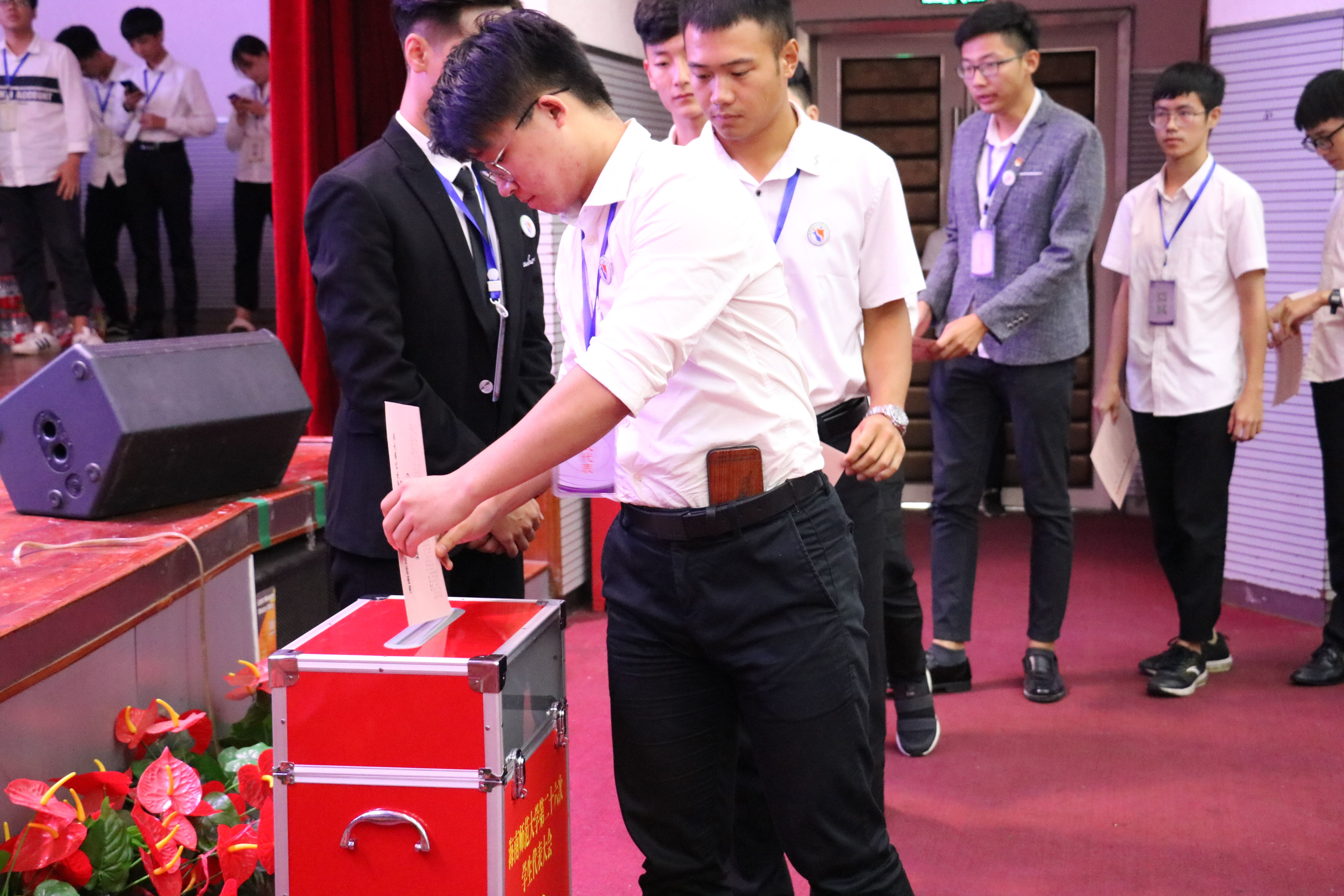 我校召开第二十六次学生代表大会