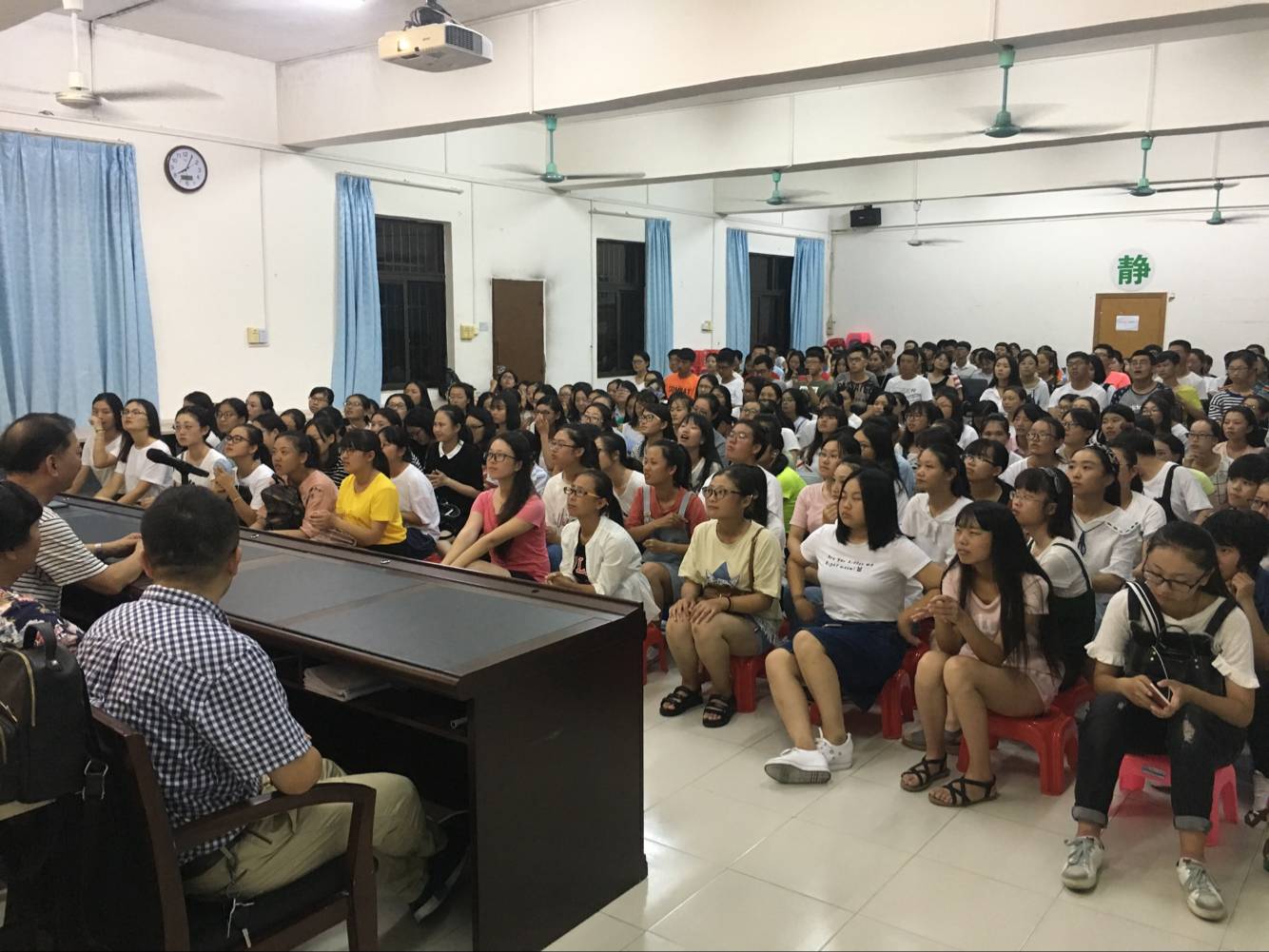 无悔青春，为梦出发--记海南师范大学数学与统计学院2017级新生教育大会