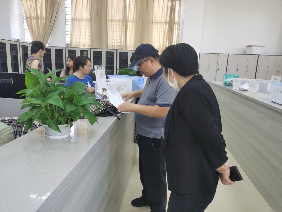 许玫以“四不两直”方式督导检查机关部门工作作风建设情况