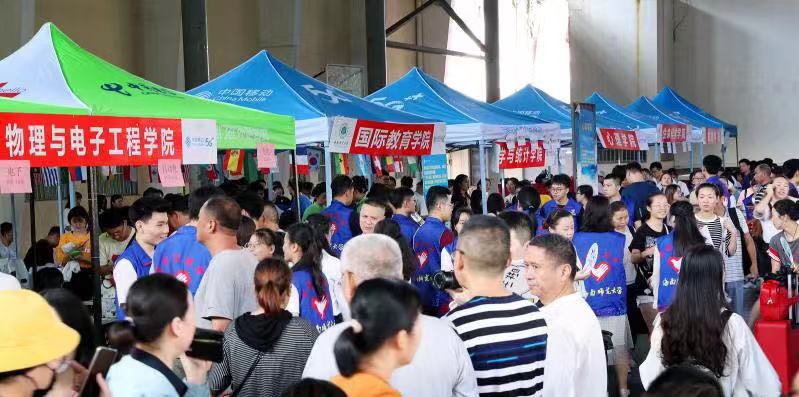 五千余2019级新生来校报到
