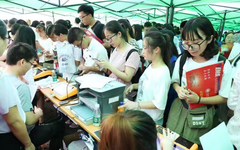 五千余2019级新生来校报到