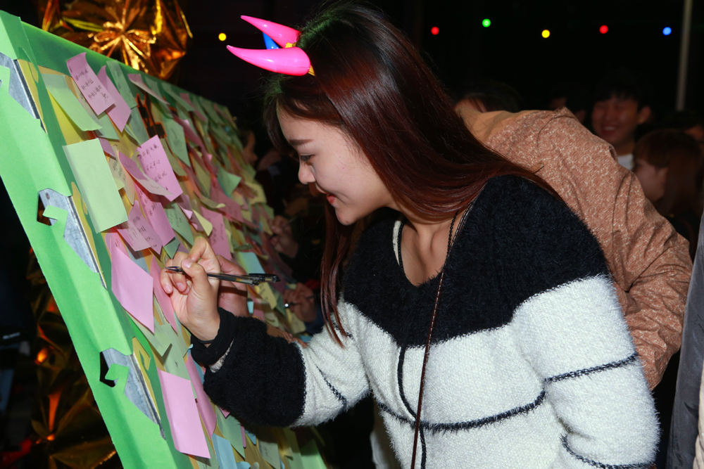 群羊翘首，喜气洋洋――我校举办2015年元旦游园