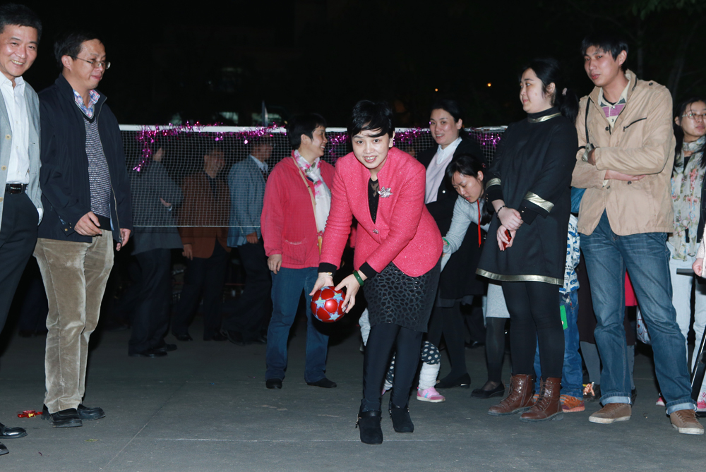 群羊翘首，喜气洋洋――我校举办2015年元旦游园