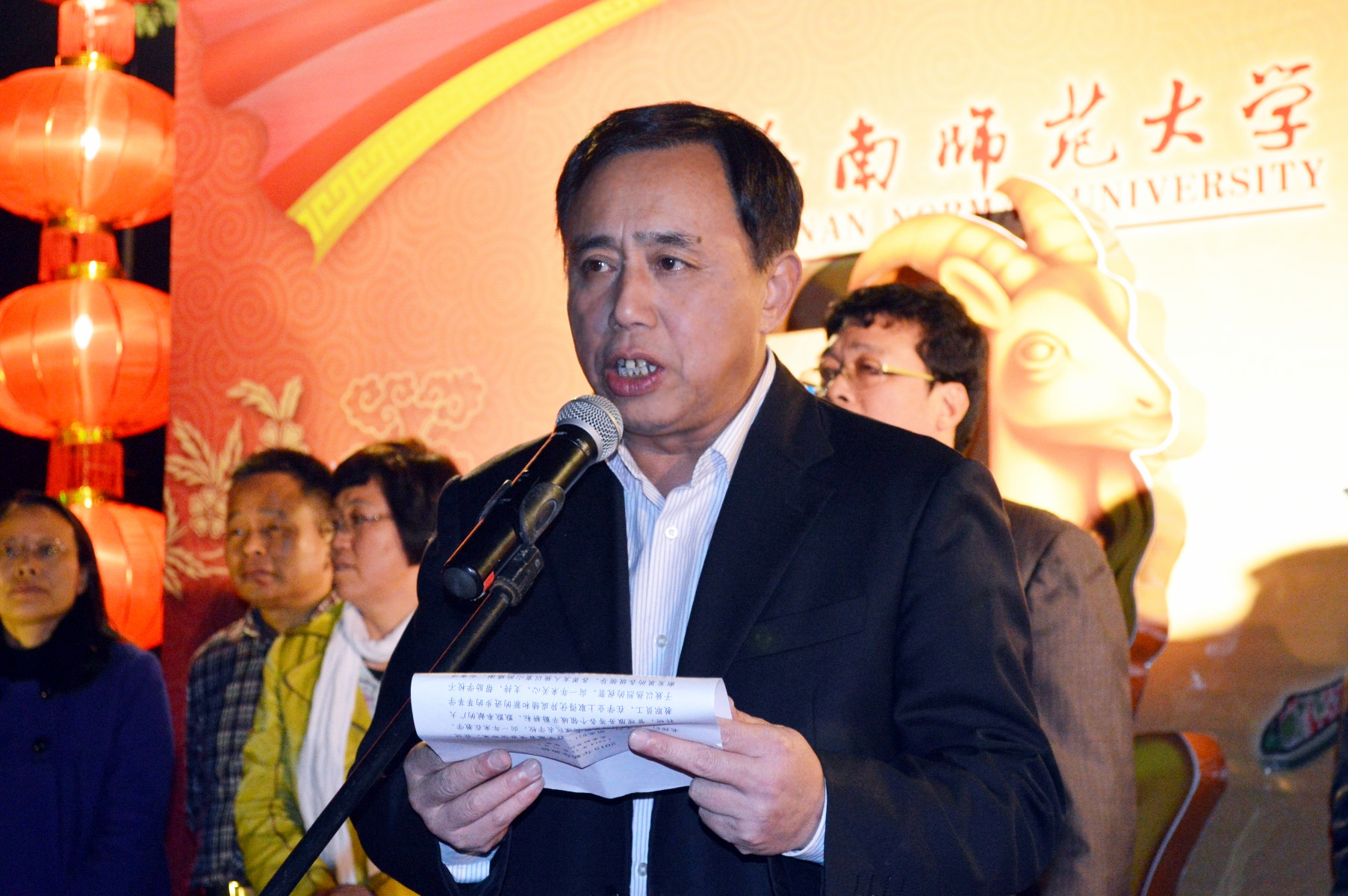 群羊翘首，喜气洋洋――我校举办2015年元旦游园