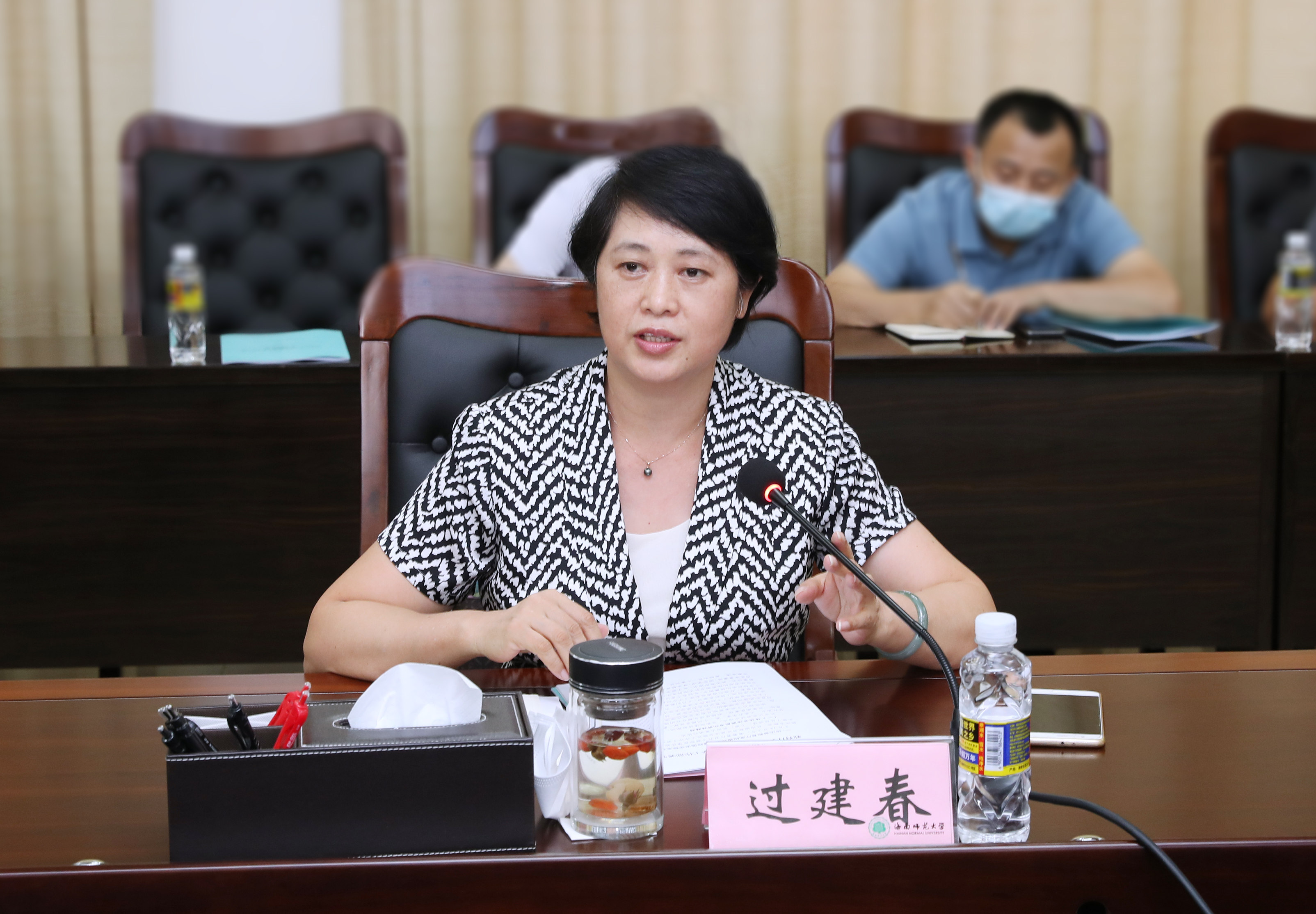 校党委理论学习中心组学习《习近平谈治国理政》第四卷以及习近平总书记系列重要讲话精神