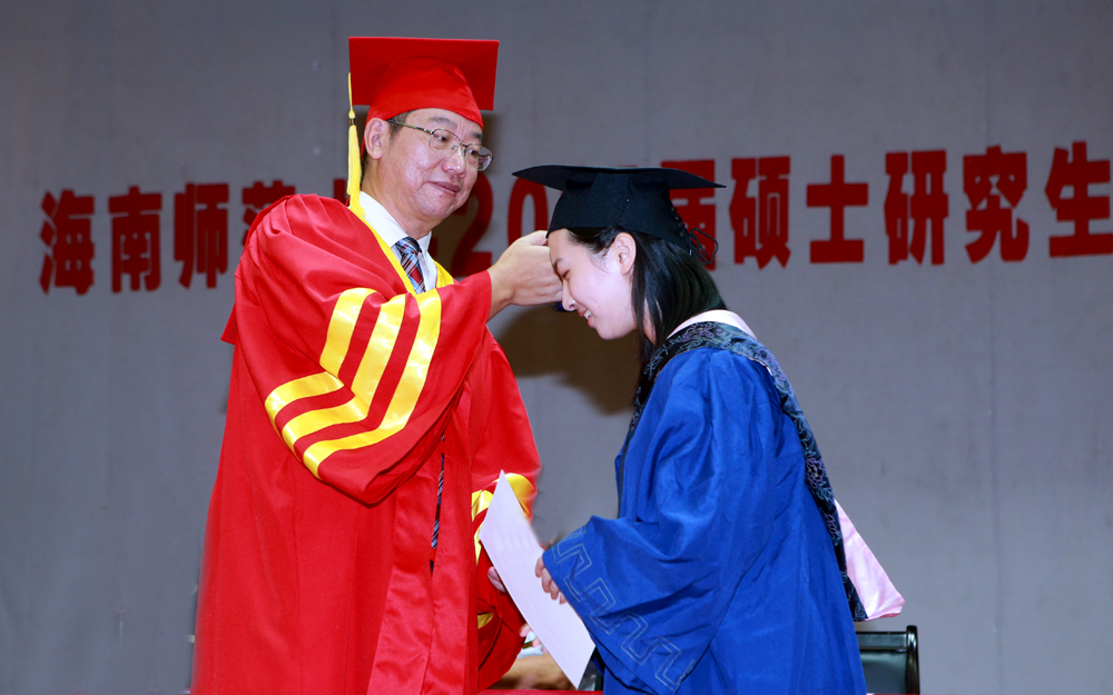 我校举行2015届研究生毕业典礼暨学位授予仪式