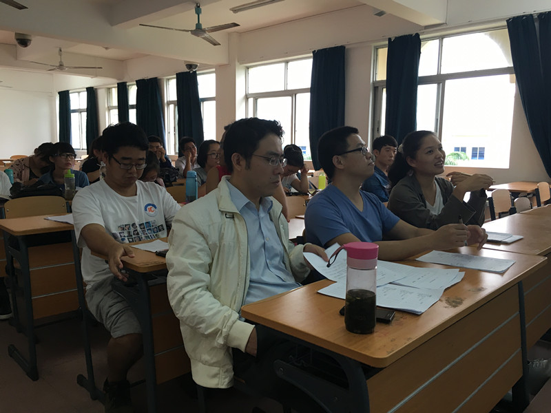 表教师礼仪 展教师风采——记数学与统计学院教师技能班级初赛