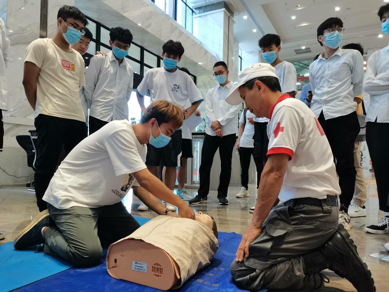 图书馆举办应急救护知识培训