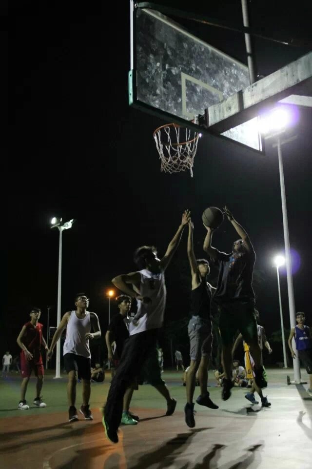 青春如梦 激情似火――外国语学院迎新杯男篮女排比赛