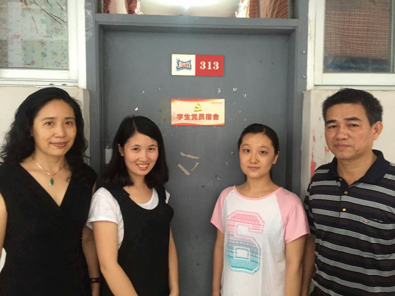 音乐学院开展“党员宿舍挂牌”活动