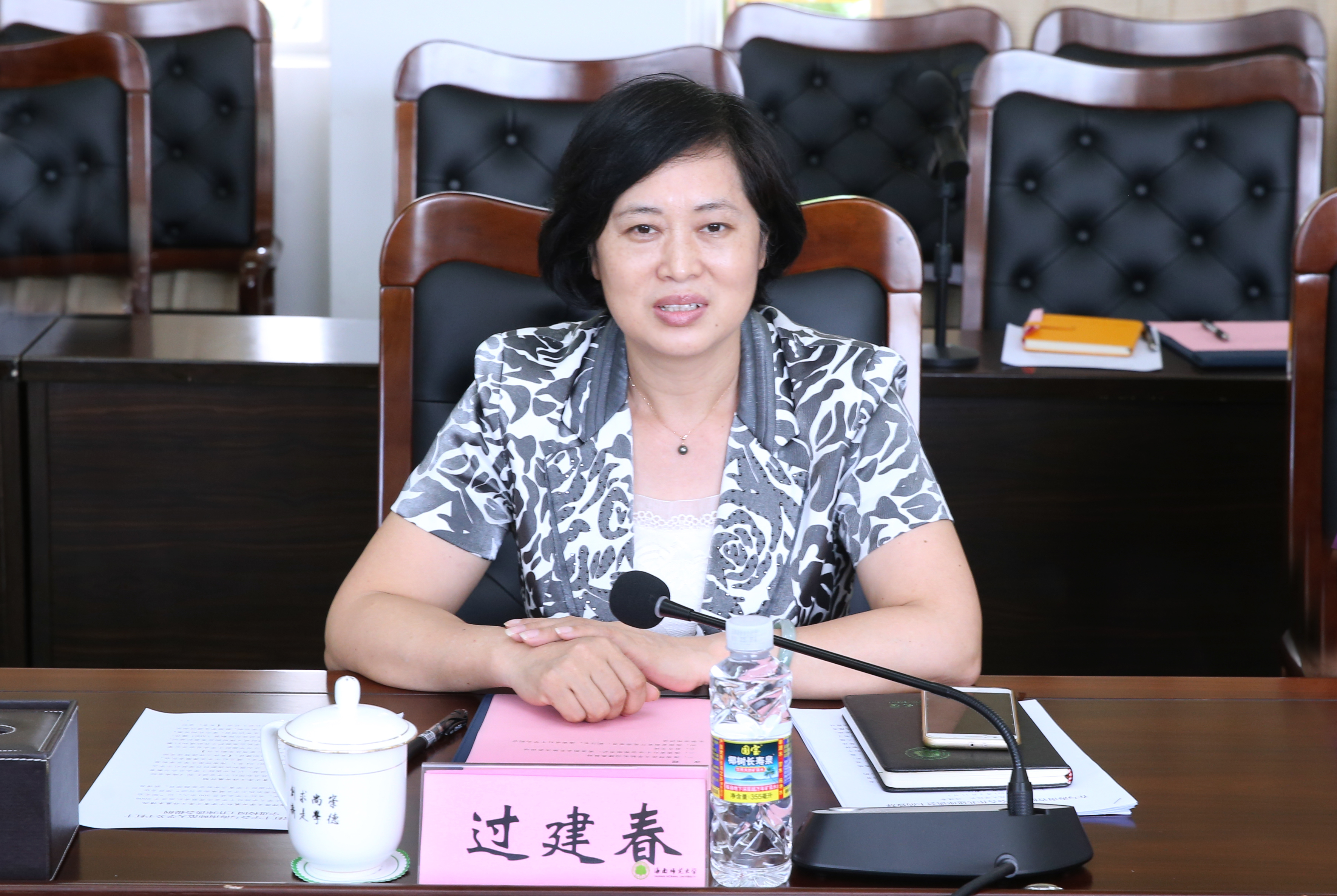 海南省红十字会党组书记廖志武、副会长黎岳南到我校交流座谈