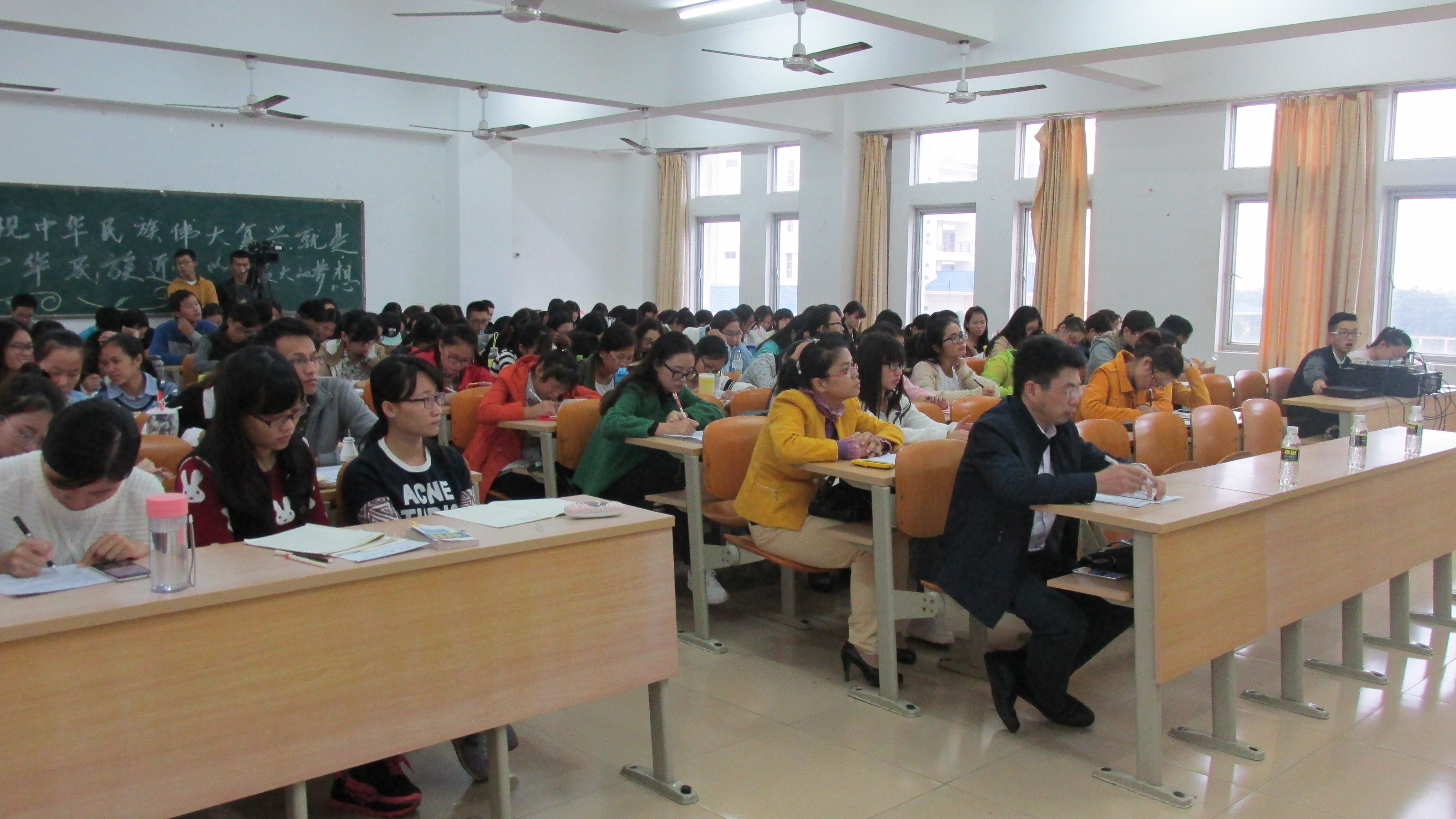 悉知国情 方有远见――记国情教育系列报告之七