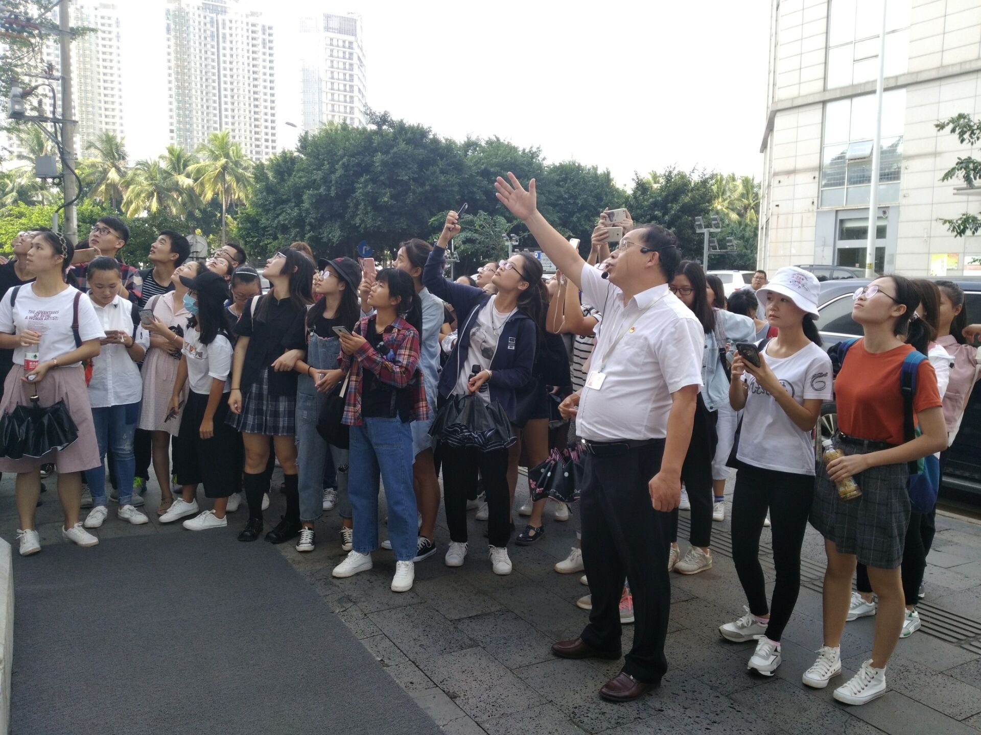 一堂入脑入心的“新时代中国特色社会主义”理论课――记文学院16级历史班海南农垦博物馆实践课堂