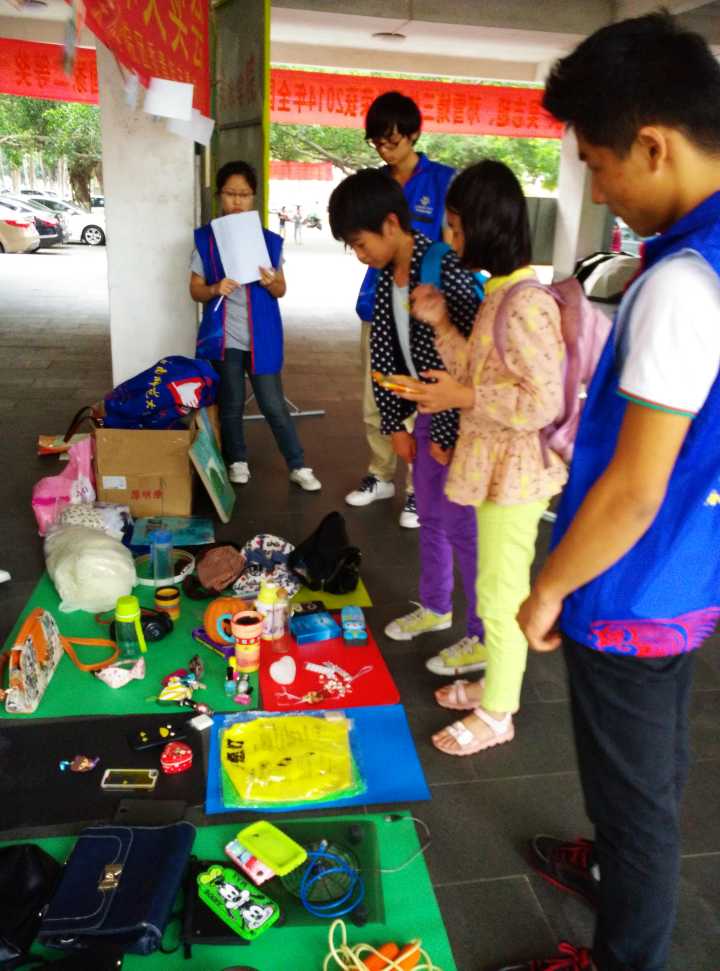 美术徐学院成功举办“爱溢校园”爱心环保义卖公益活动