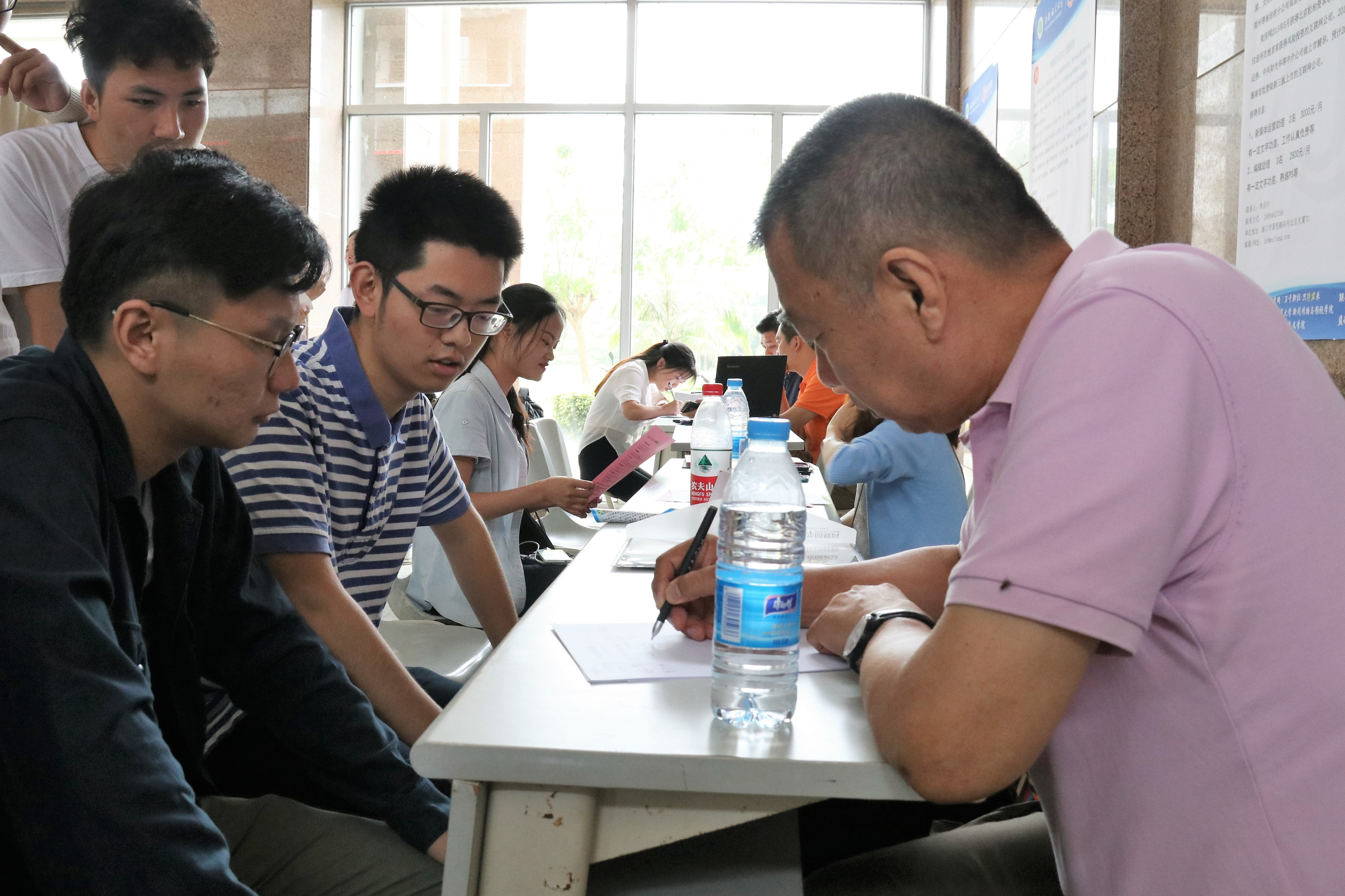 青年之声·新闻传播与影视学院毕业生供需洽谈会