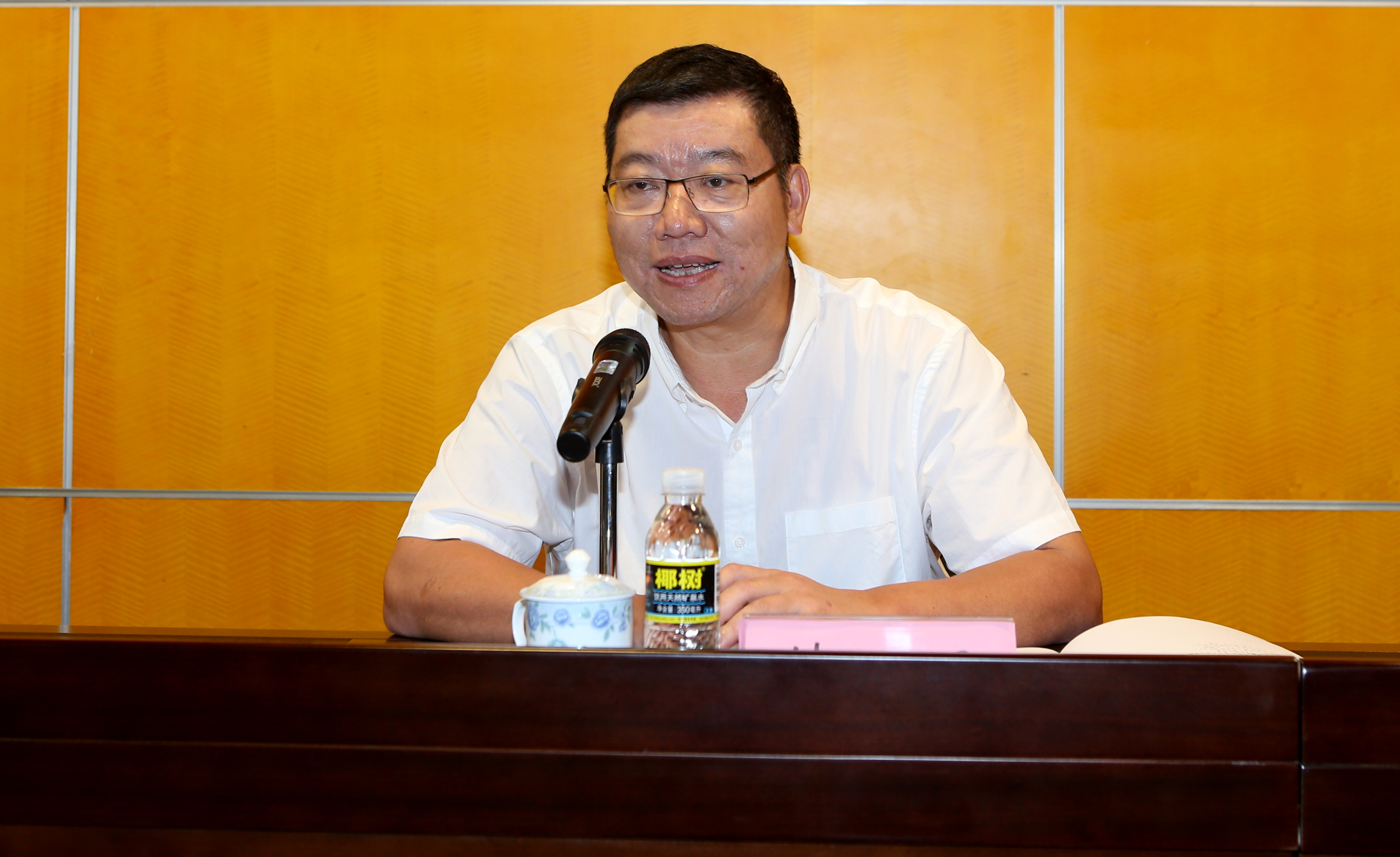 学校召开就业工作表彰部署会议