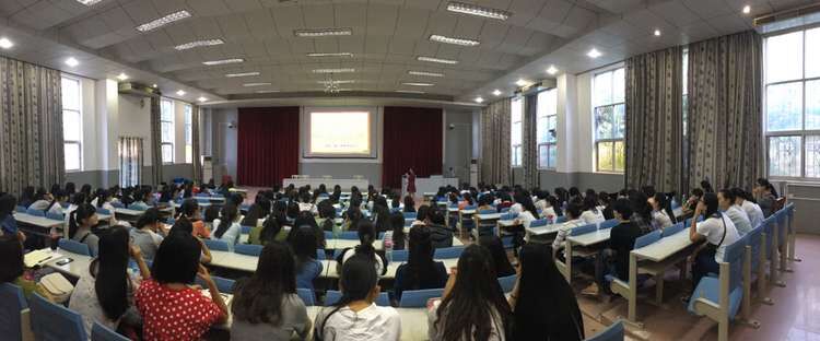 地理与旅游学院举行“懂自己，爱自己”大学女生生理健康知识讲课讲座
