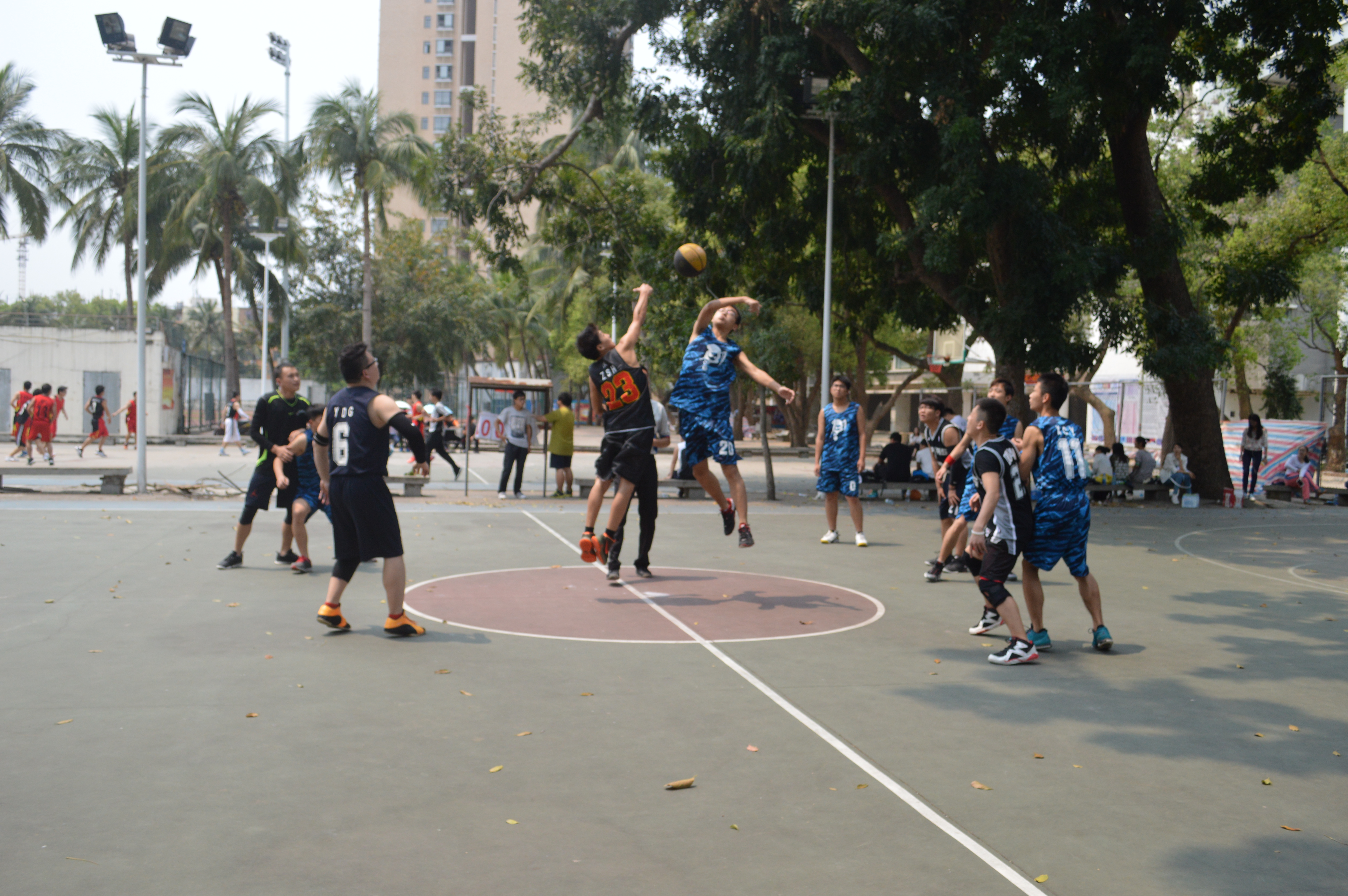 时光依旧,青春不散场――记海南师范大学数学与统计学院迎新杯篮球赛