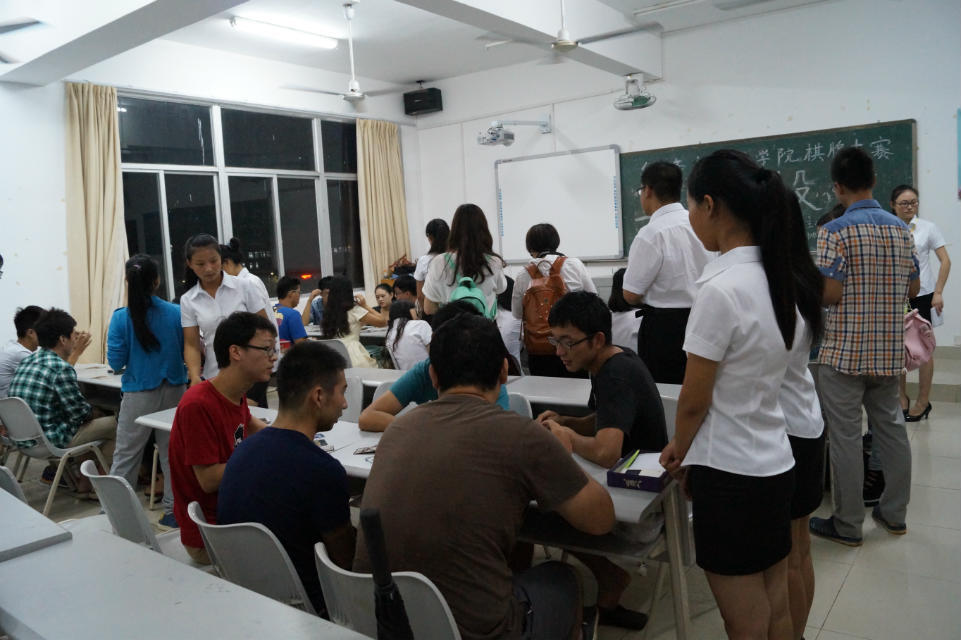 扬棋牌传统 筑文化强梦――记经济与管理学院“三走”系列活动之第七届棋牌大赛