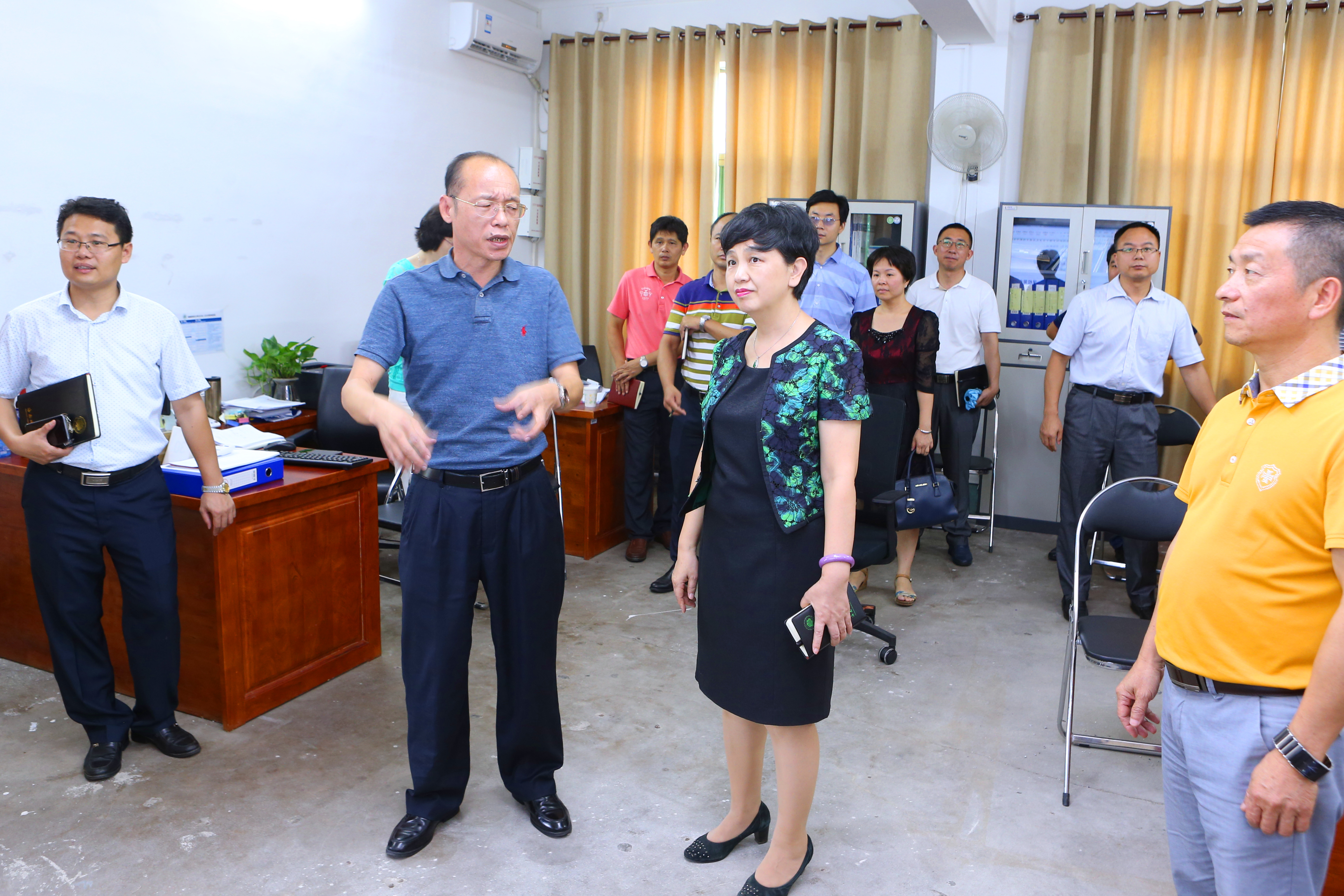 李红梅书记到基层单位调研