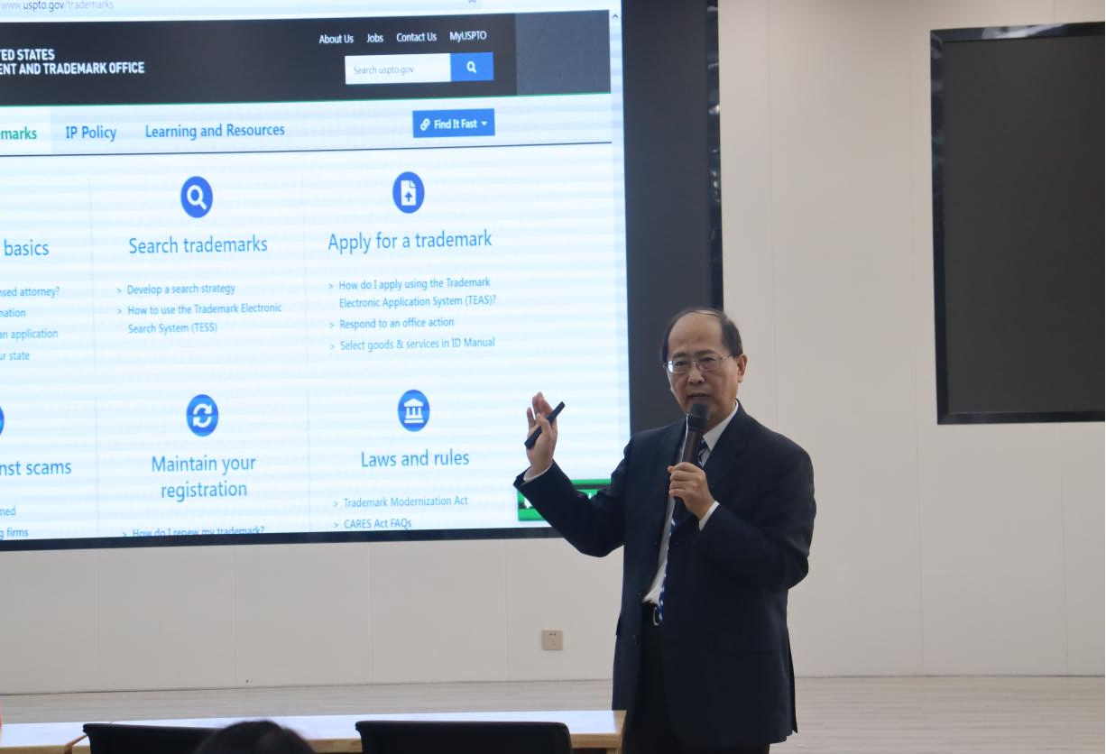 美国圣玛丽大学法学院Robert H. Hu教授来我校讲学并洽谈合作办学