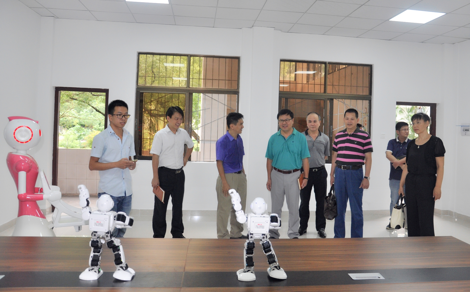 校领导到物理与电子工程学院调研