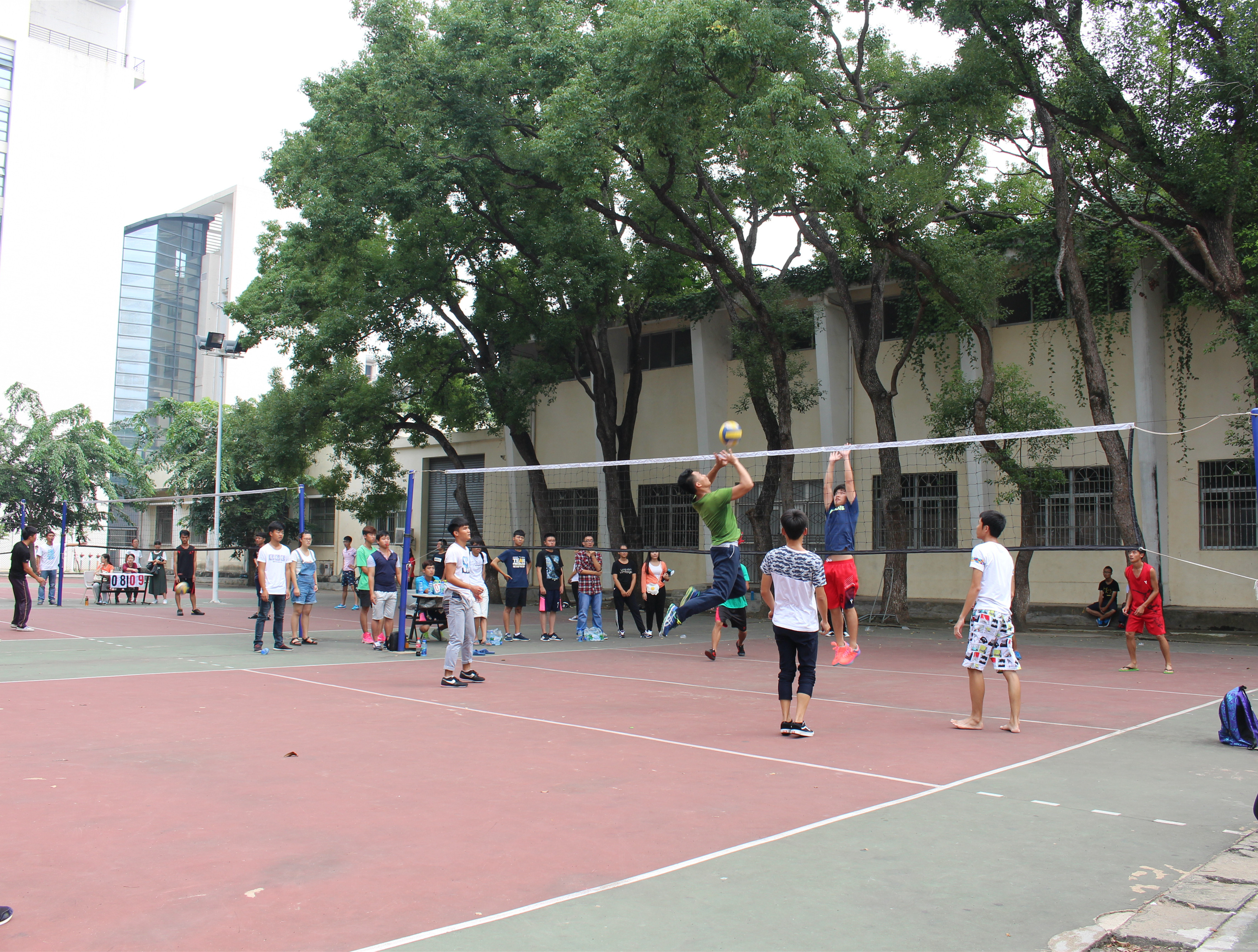与球共舞，享受精彩——记物电学院“迎新杯”排球赛圆满结束