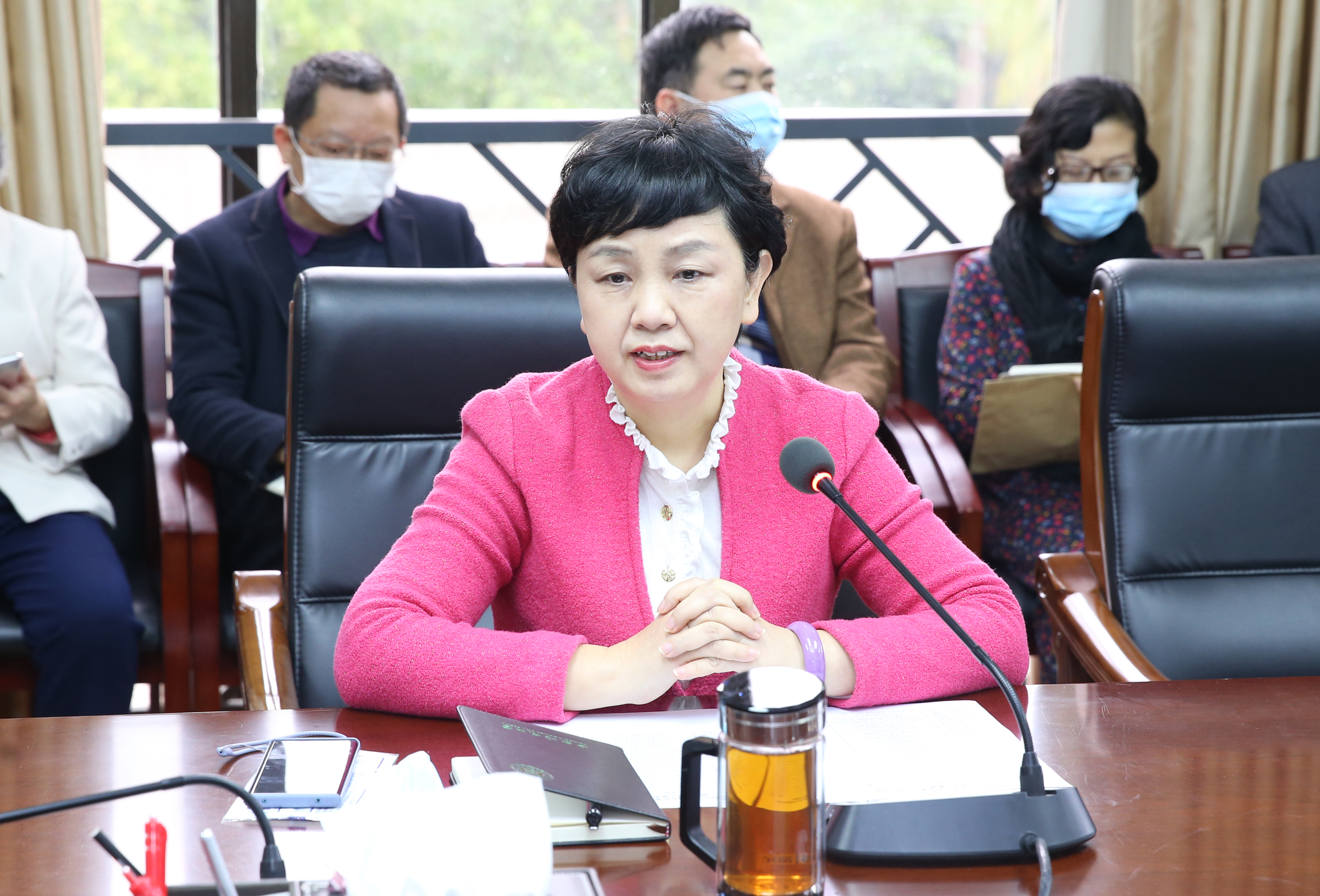 李红梅主持召开2020年校领导民主生活会征求意见会