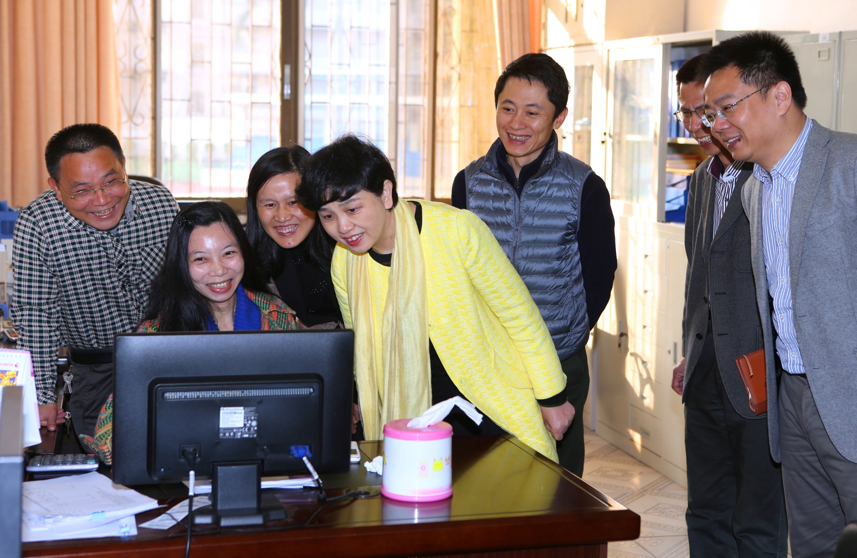 李红梅书记新学期走访机关各部门