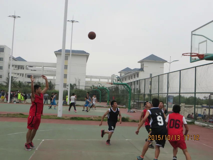 矫健身姿现赛场，激情活力传校园――记政法学院“男篮女排”比赛活动