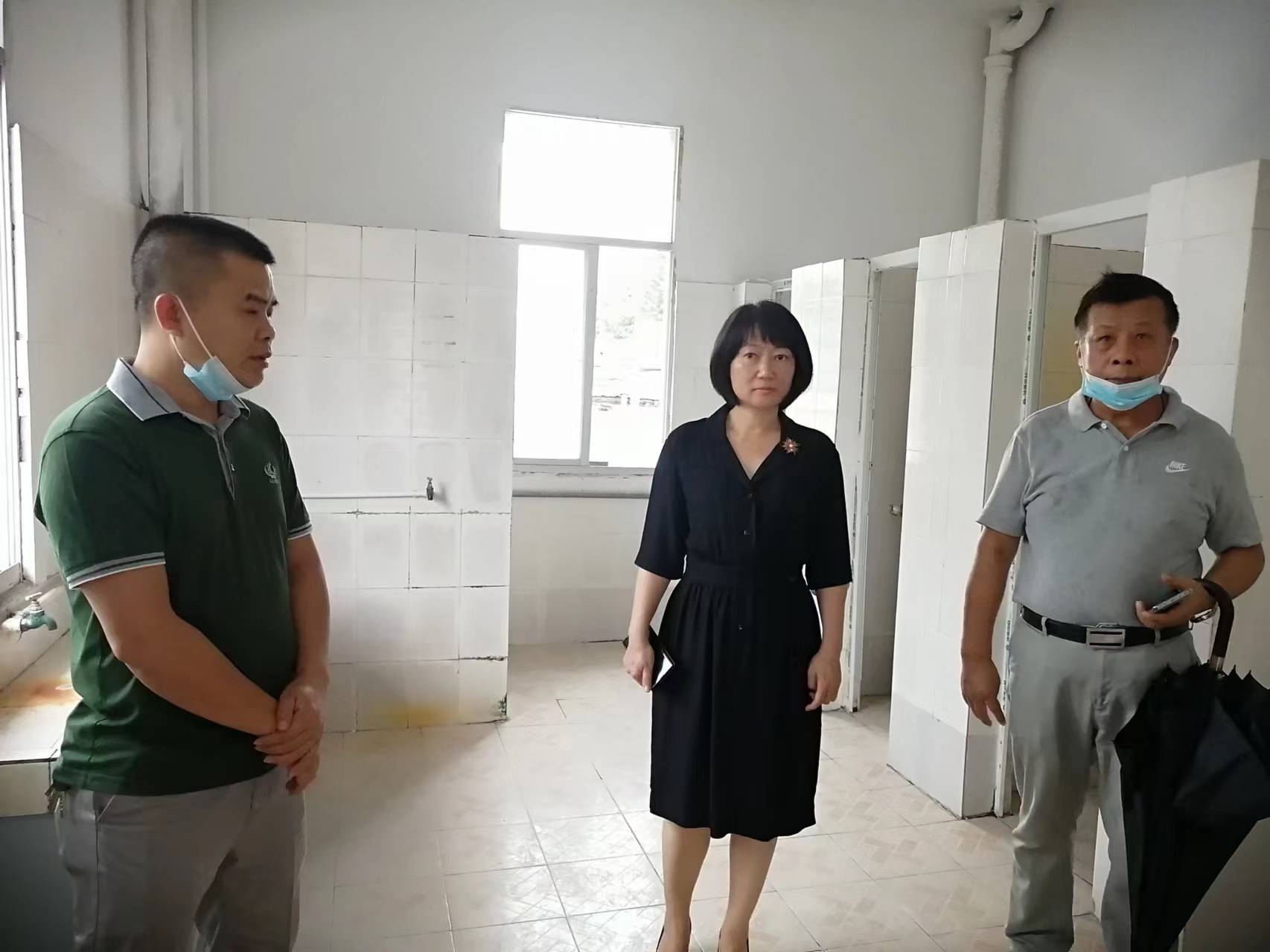 校领导检查龙昆南校区学生宿舍1-8幢环境整治工作