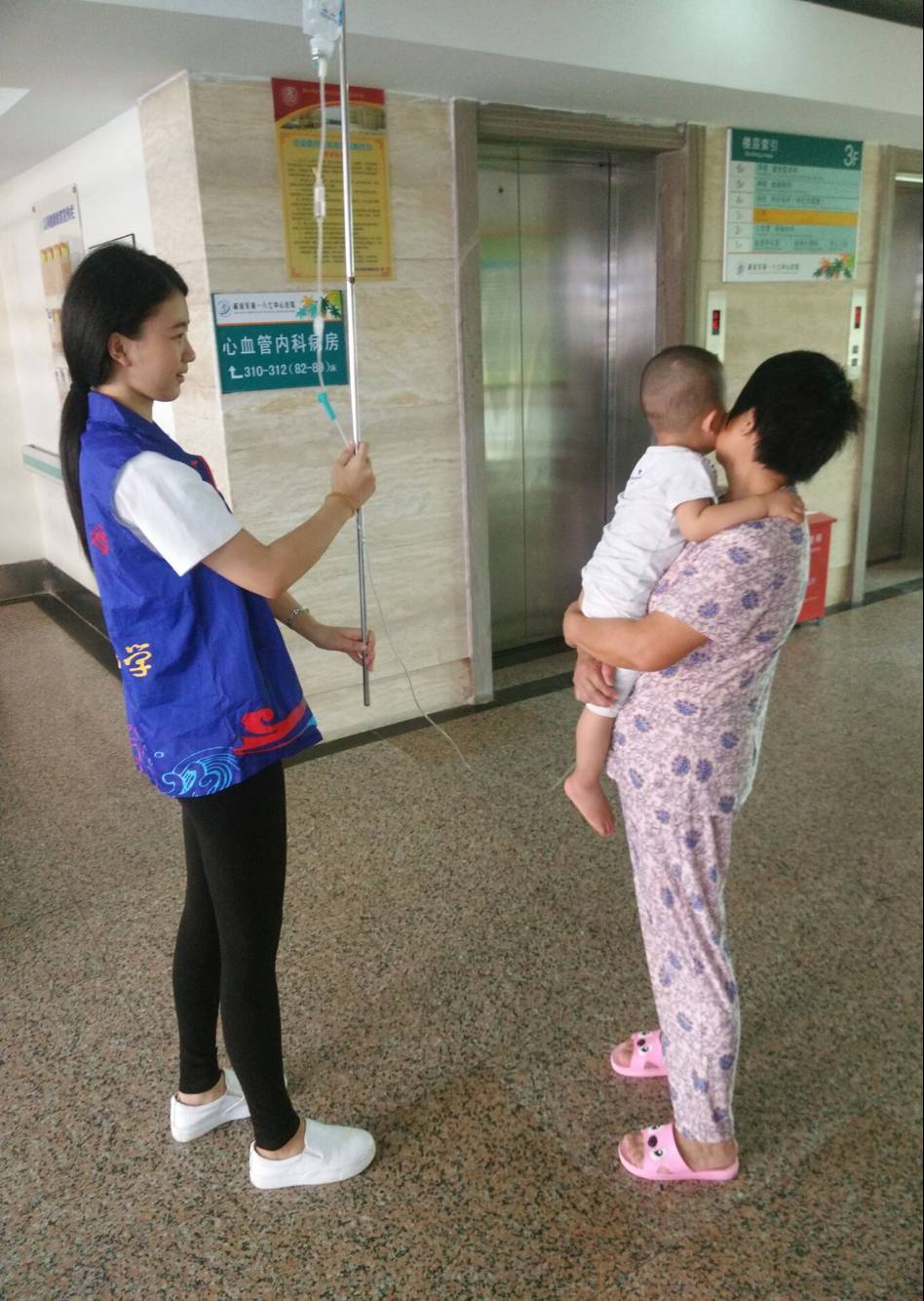 难忘的节日,贴心的祝福——记法学院志愿者“六一”医院送温暖