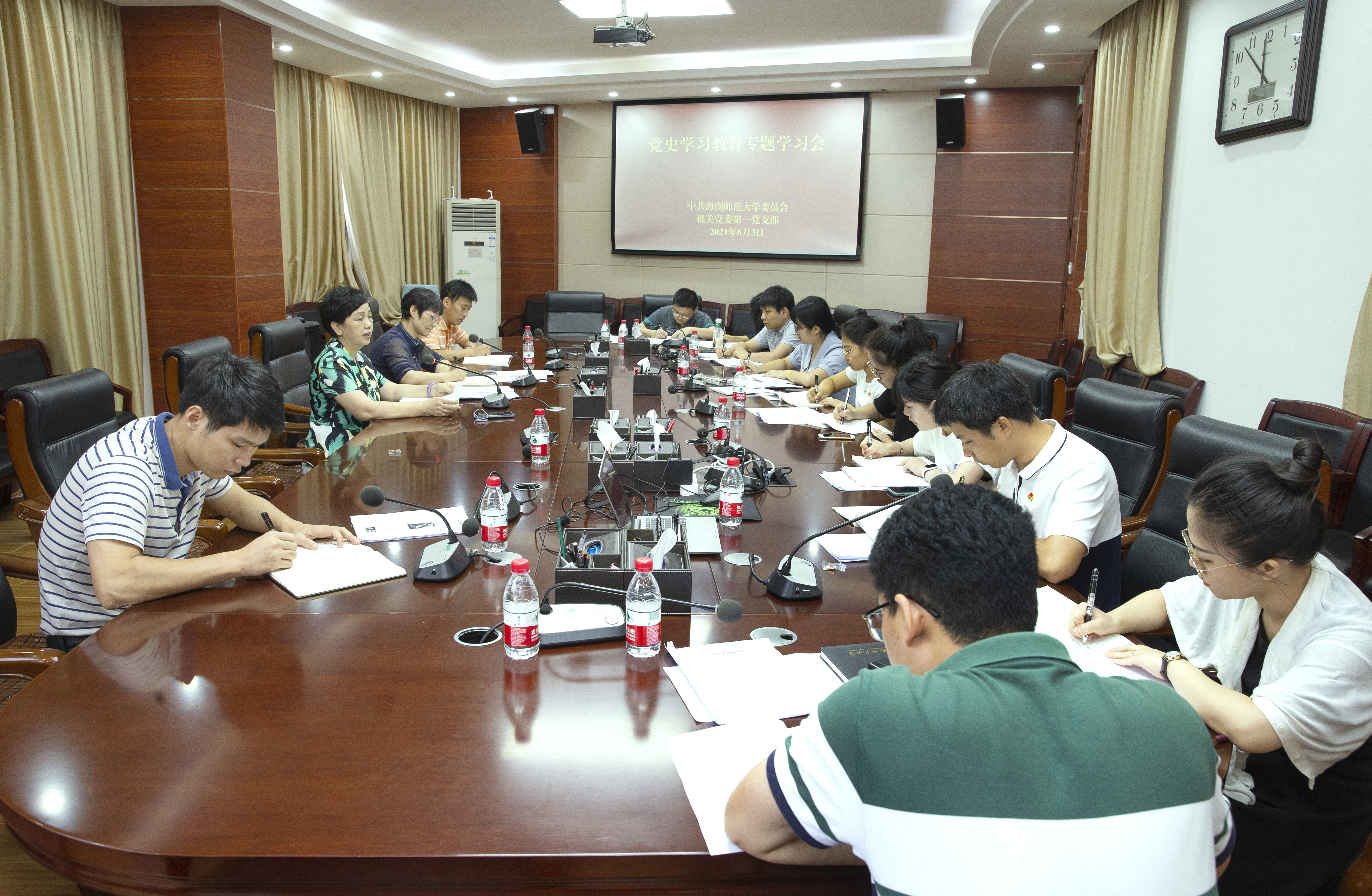 李红梅在支部党史专题学习会上强调:要走好第一方阵,带好头、作标杆