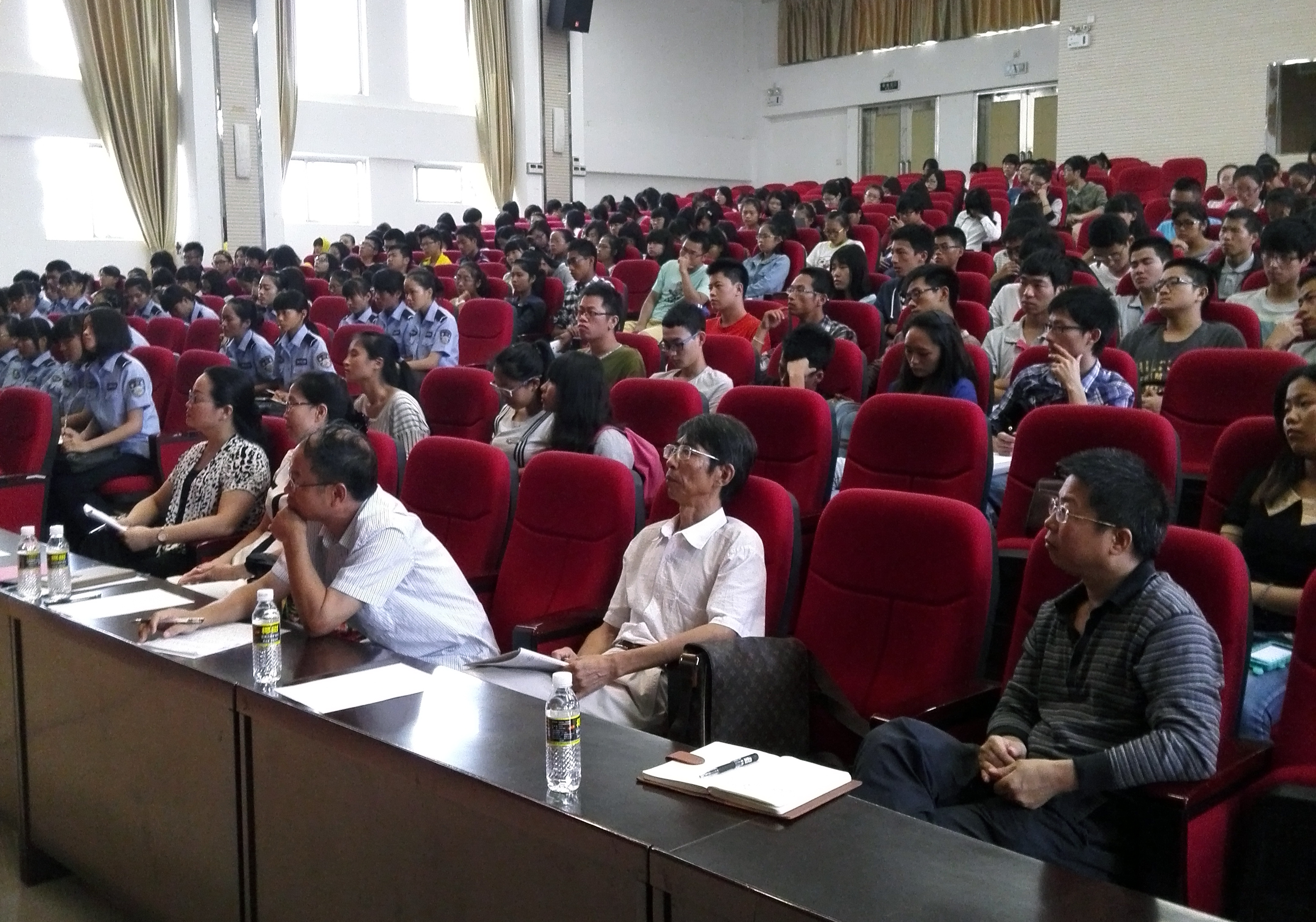 美丽中国，中国人的梦想——记武汉大学教授王树义来我校演讲