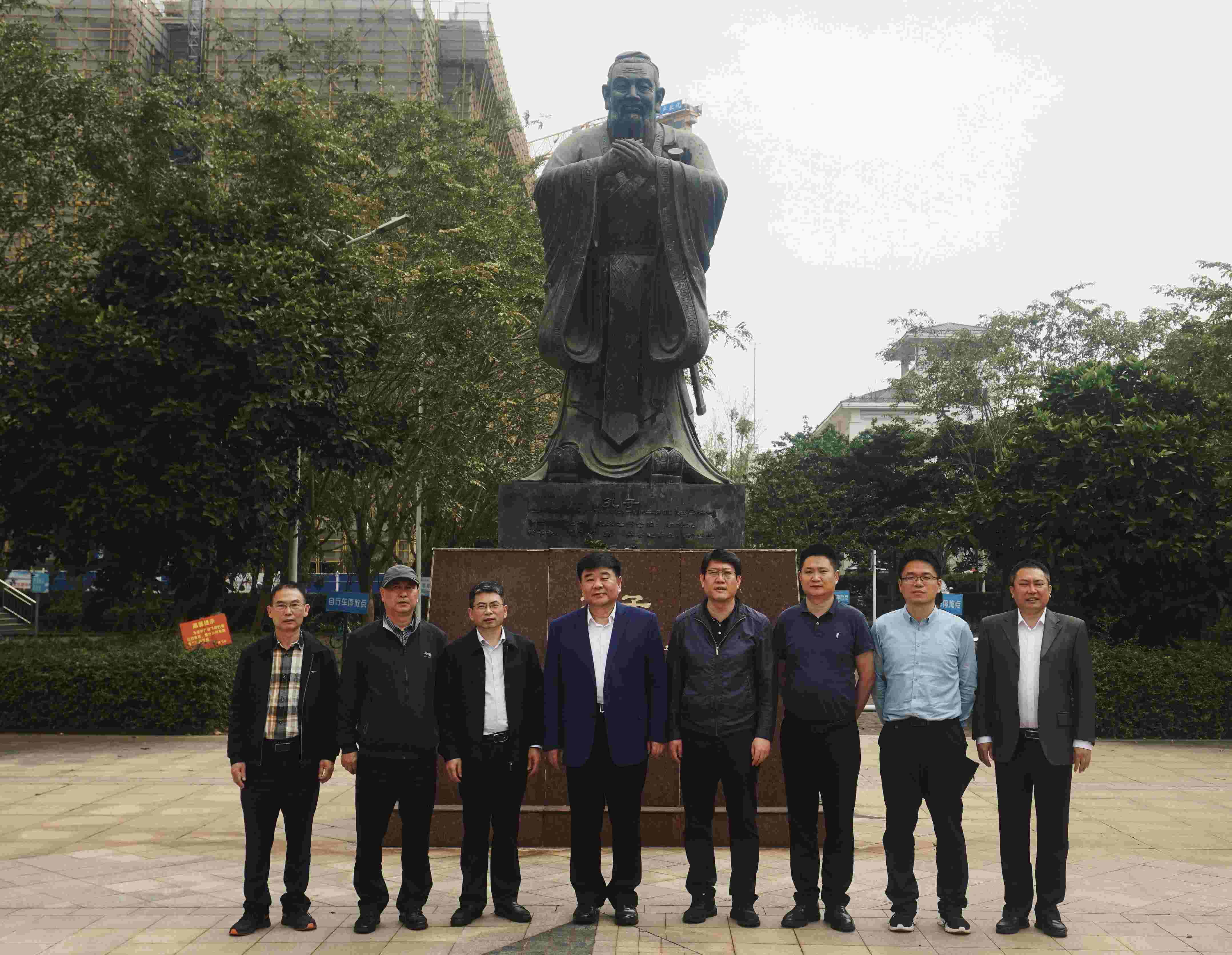 中国记协张百新来我校讲马克思主义新闻观