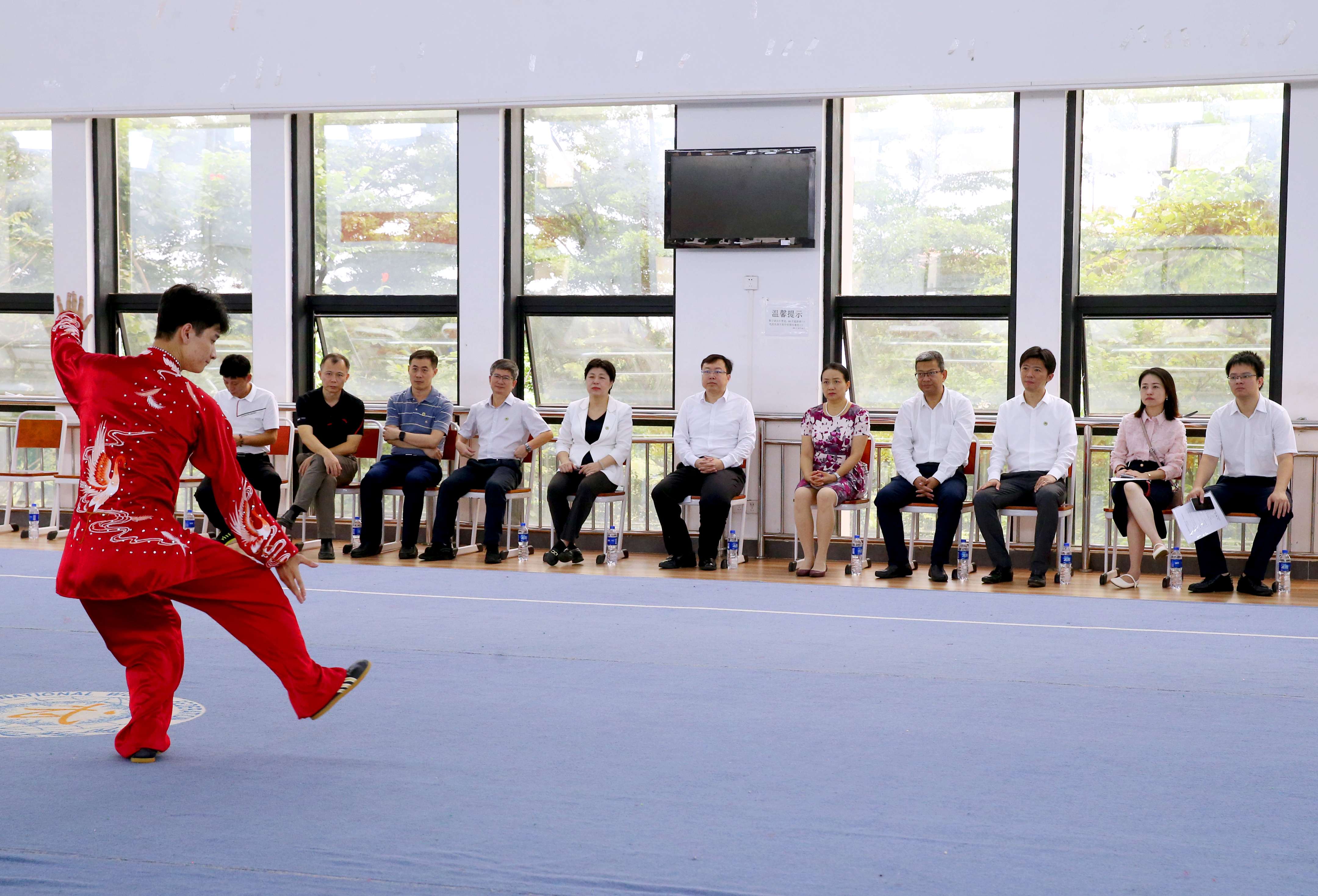 省人民政府副秘书长张华伟一行到我校体育学院调研