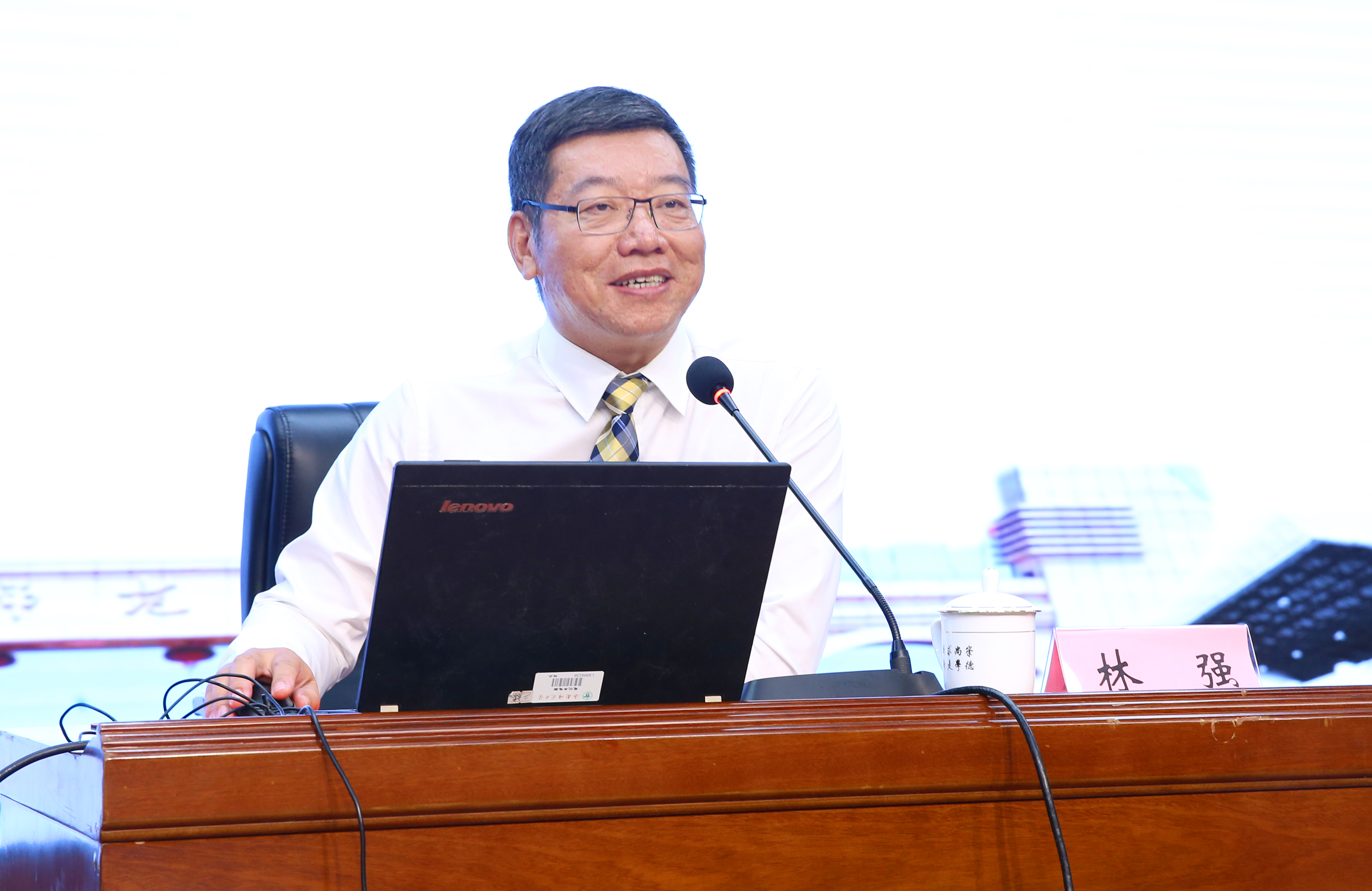 我校召开2020级新生开学典礼